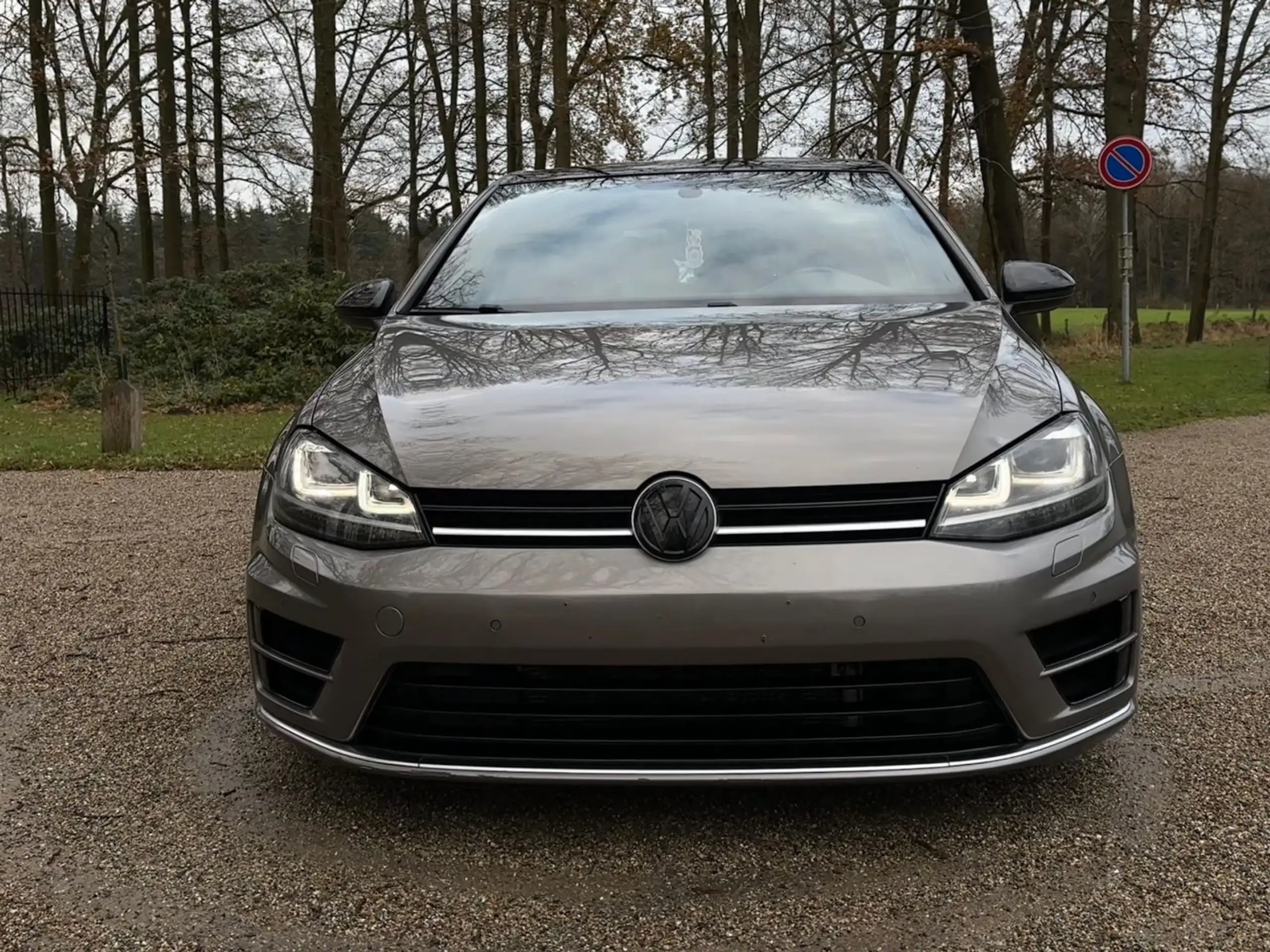 Volkswagen - Golf