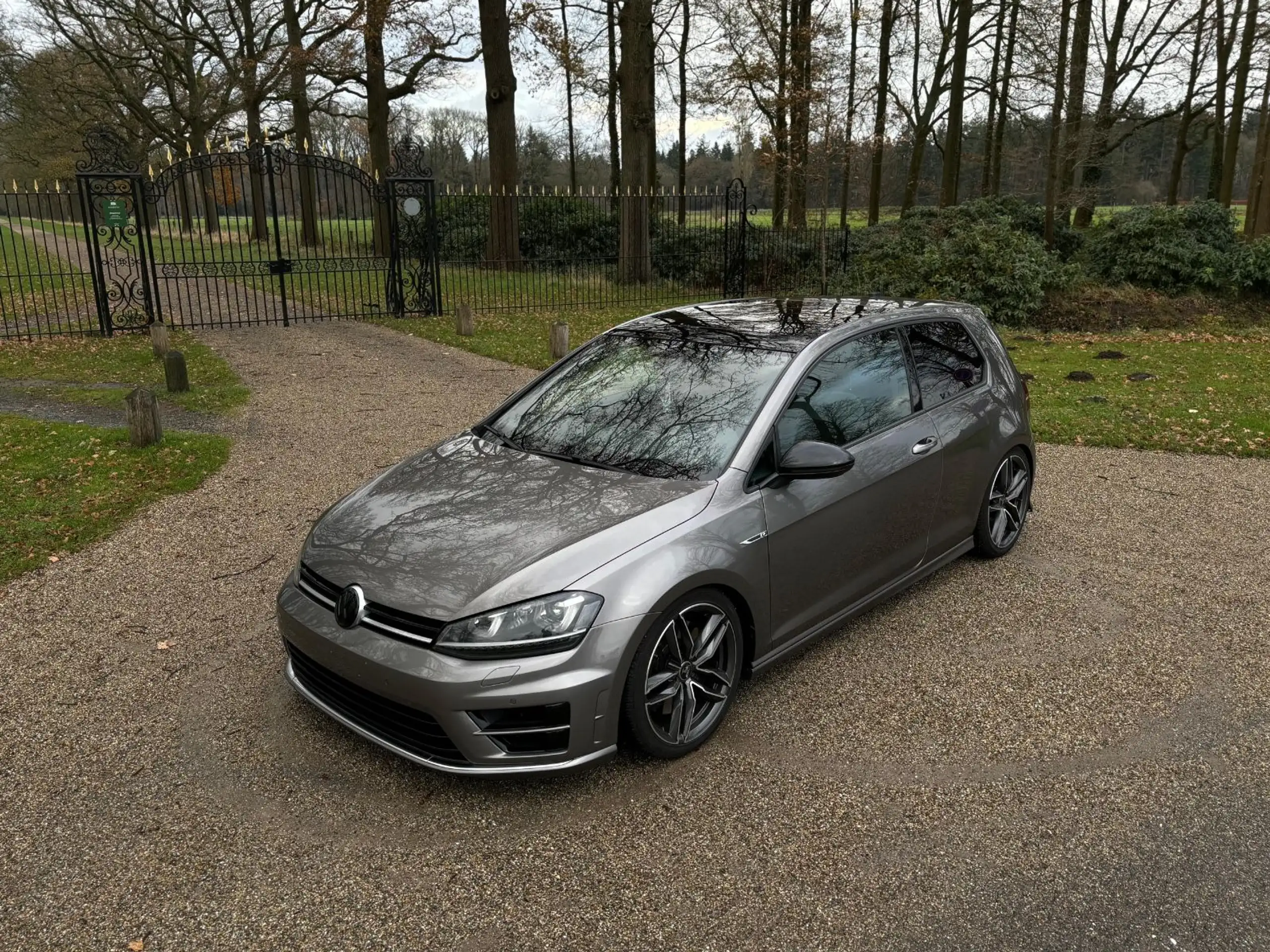 Volkswagen - Golf