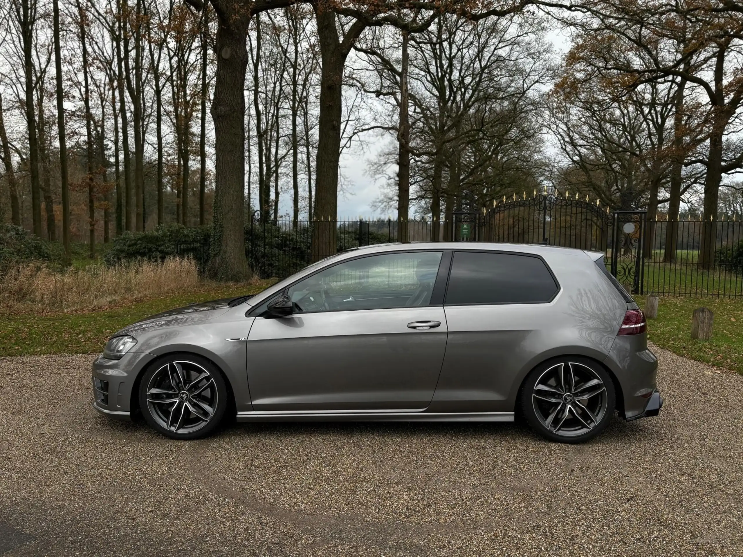 Volkswagen - Golf