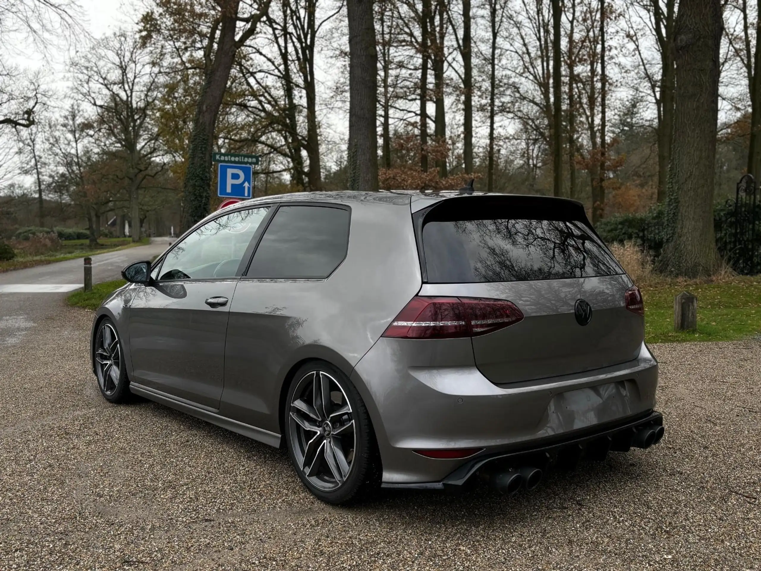 Volkswagen - Golf