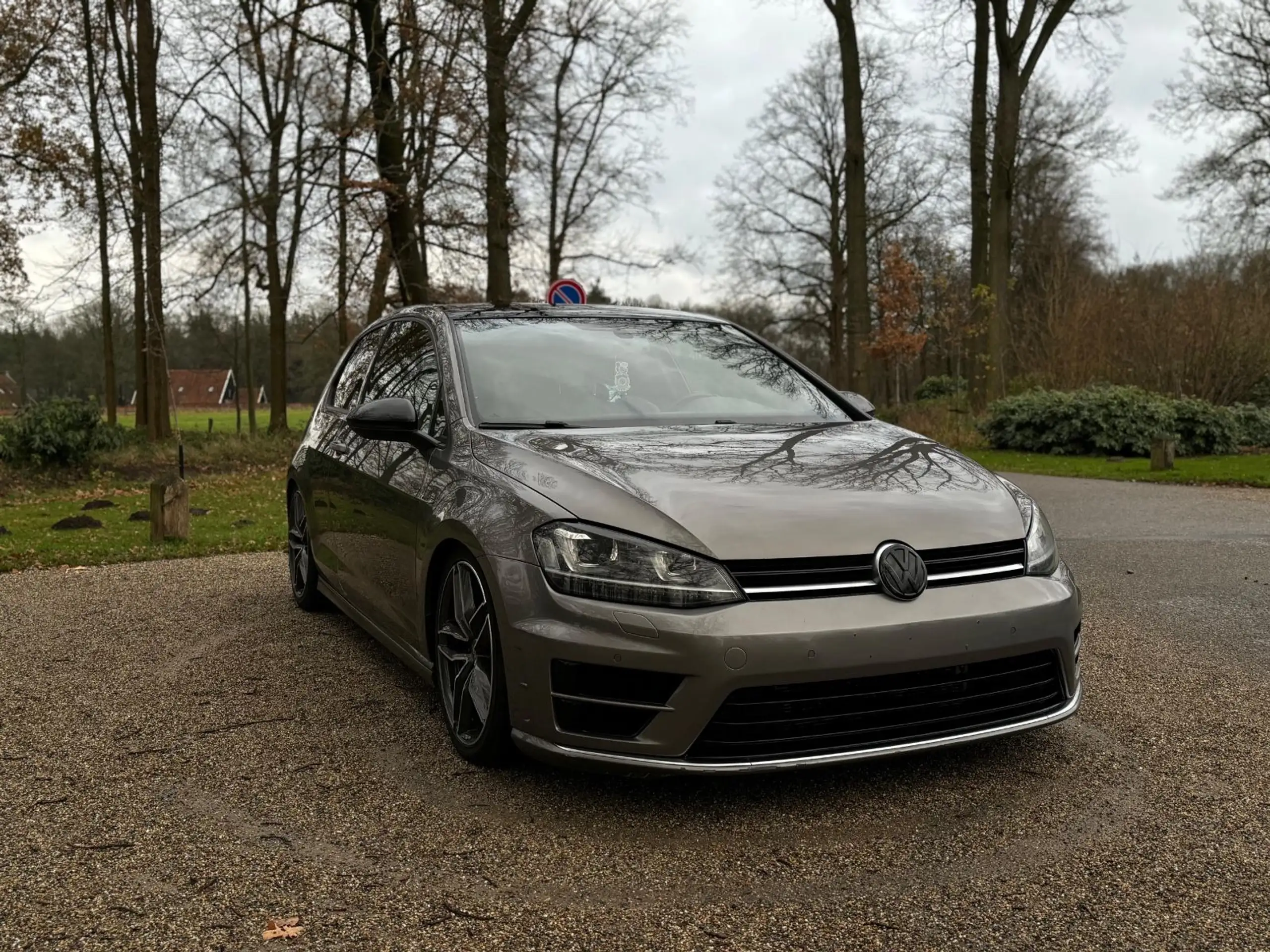 Volkswagen - Golf