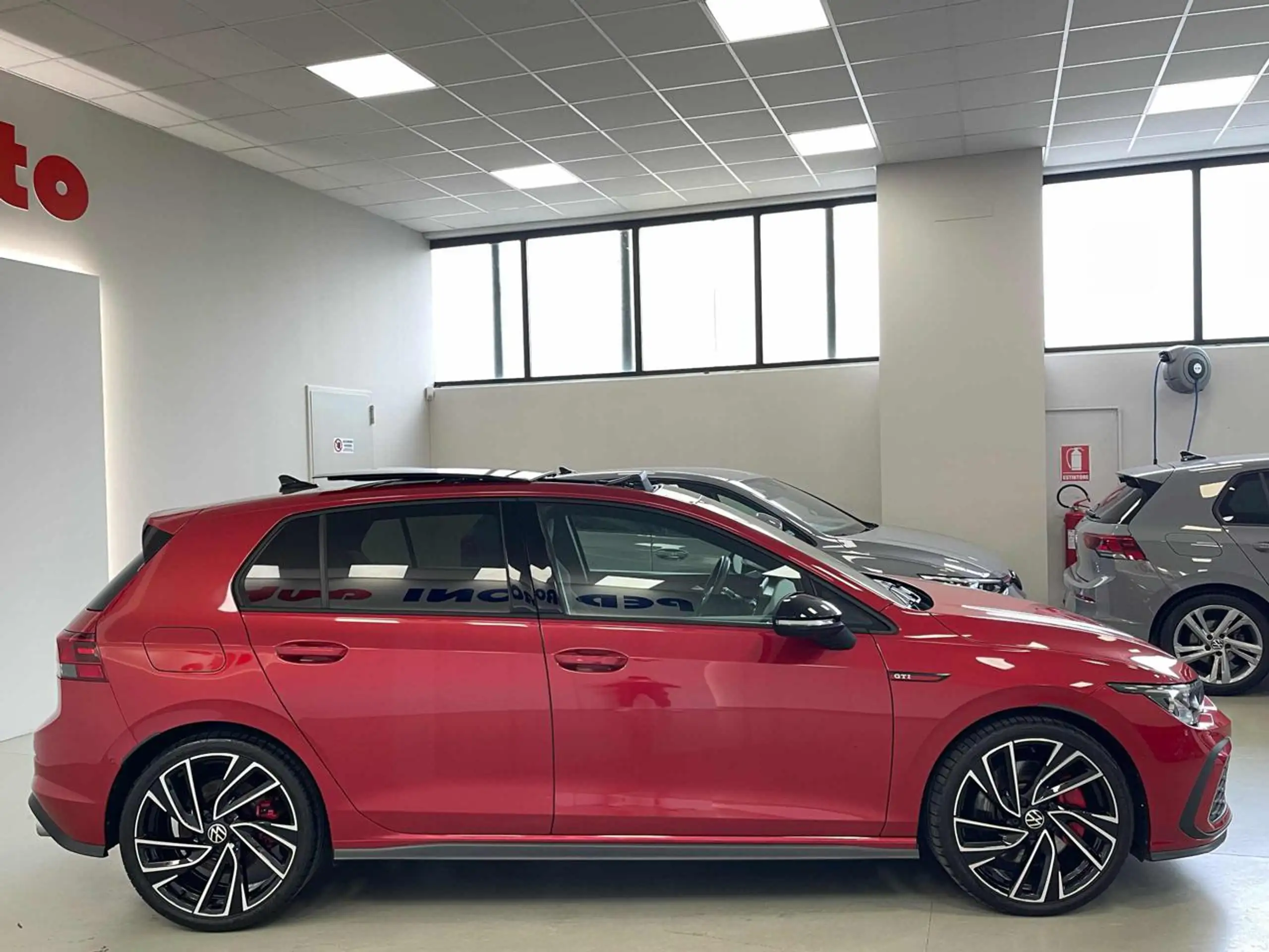 Volkswagen - Golf GTI