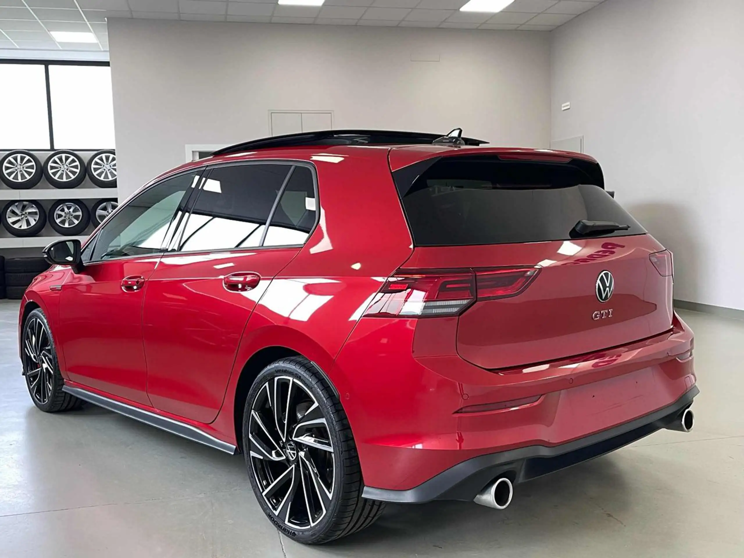 Volkswagen - Golf GTI