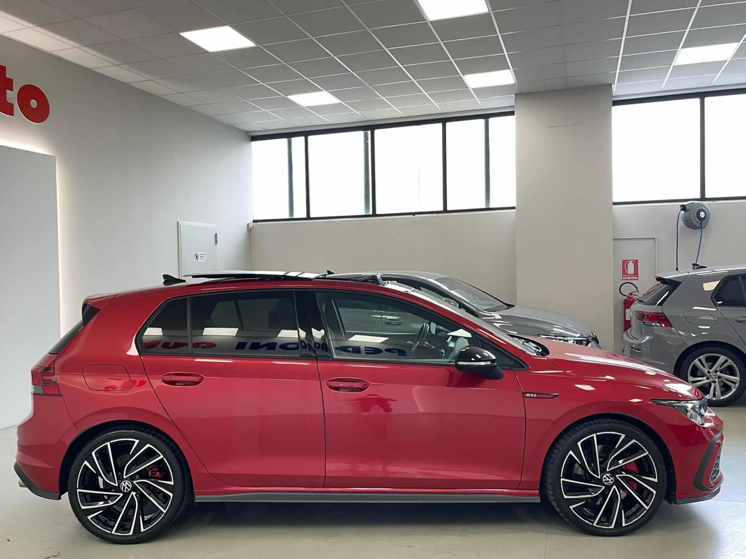 Volkswagen - Golf GTI