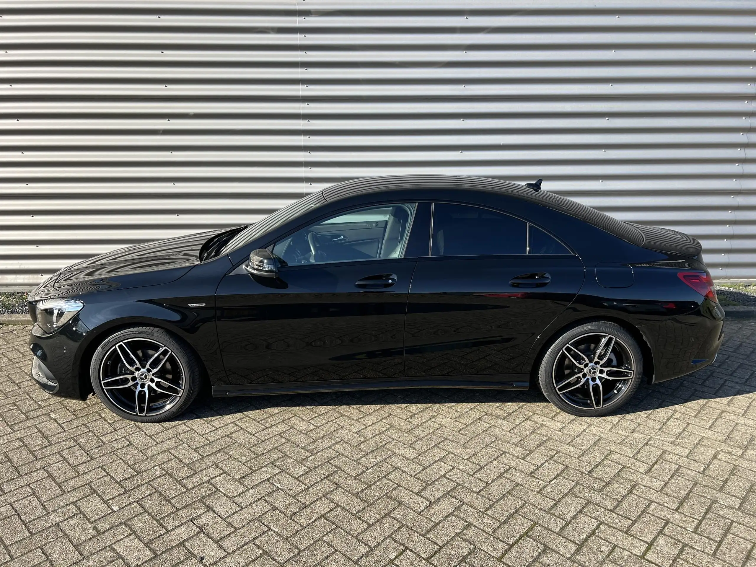 Mercedes-Benz - CLA 180