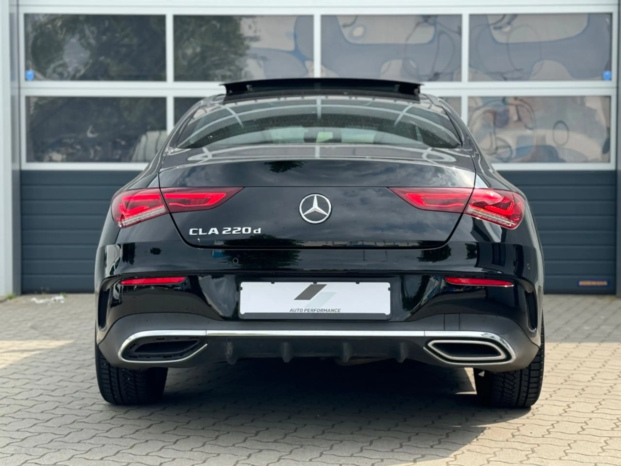 Mercedes-Benz - CLA 220