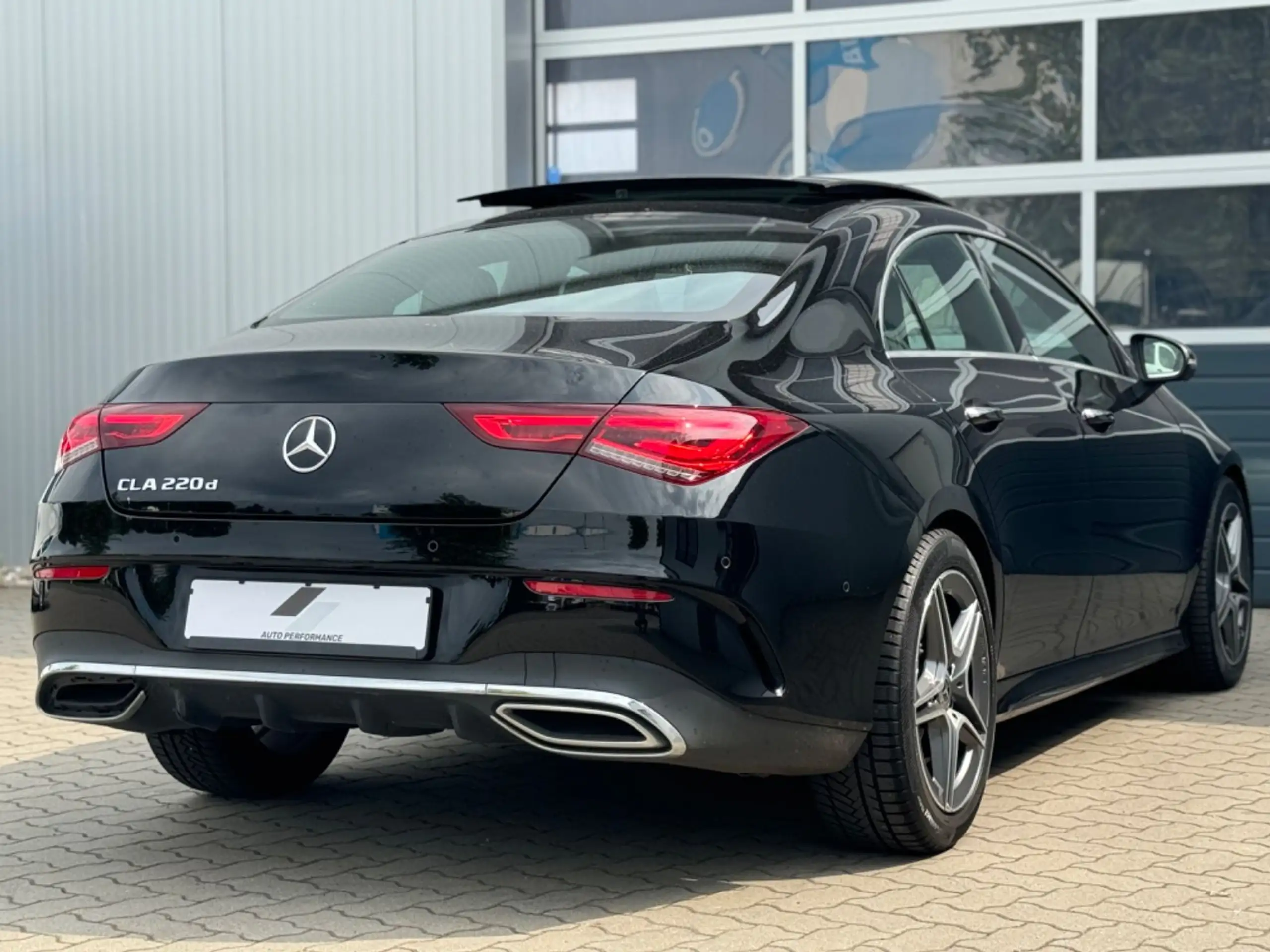 Mercedes-Benz - CLA 220