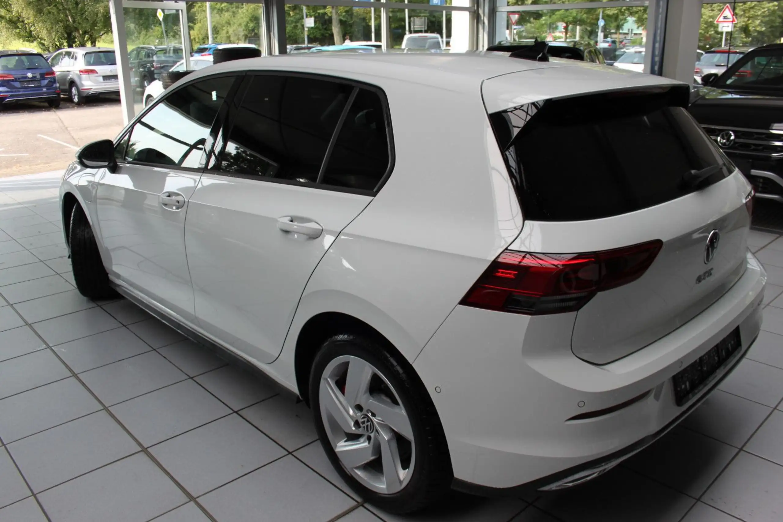 Volkswagen - Golf