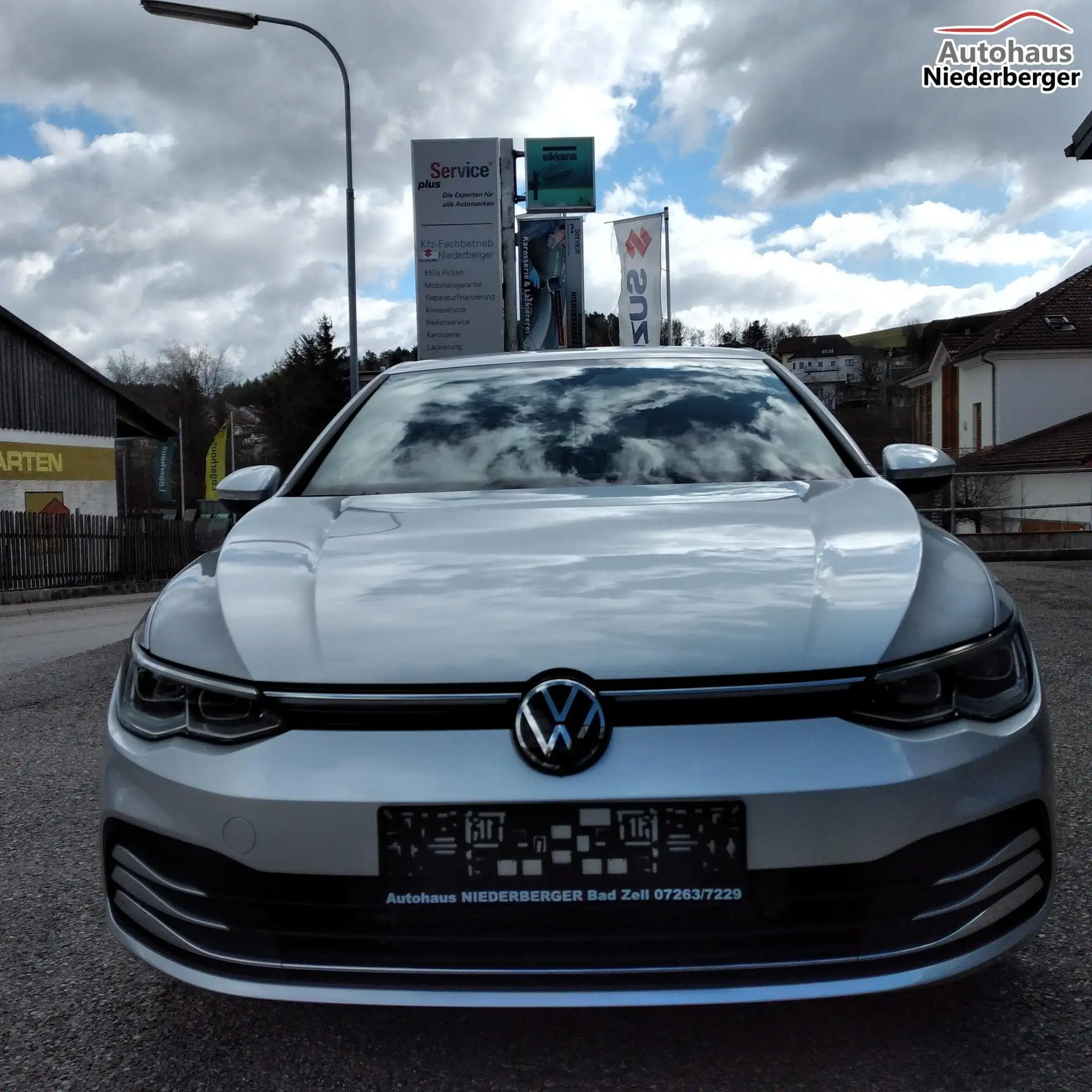 Volkswagen - Golf