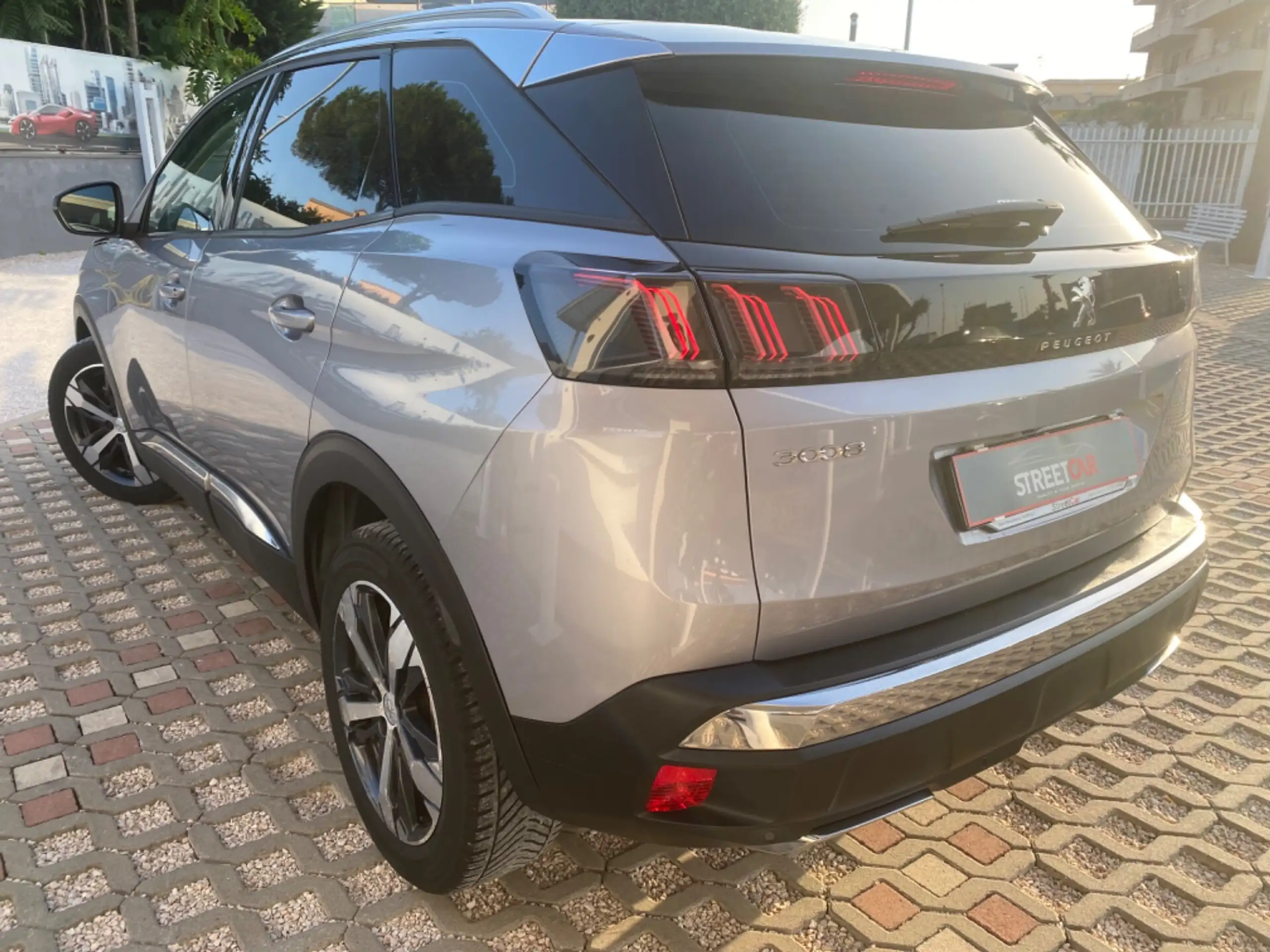 Peugeot - 3008