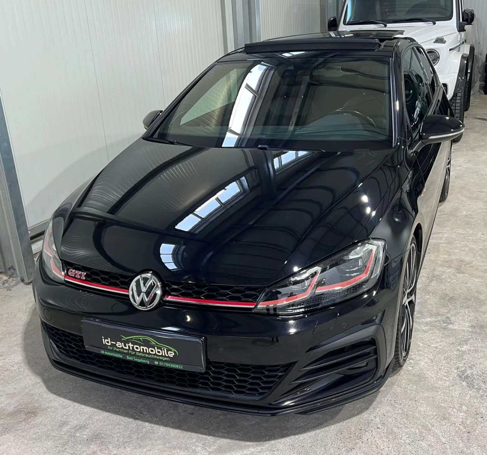 Volkswagen - Golf