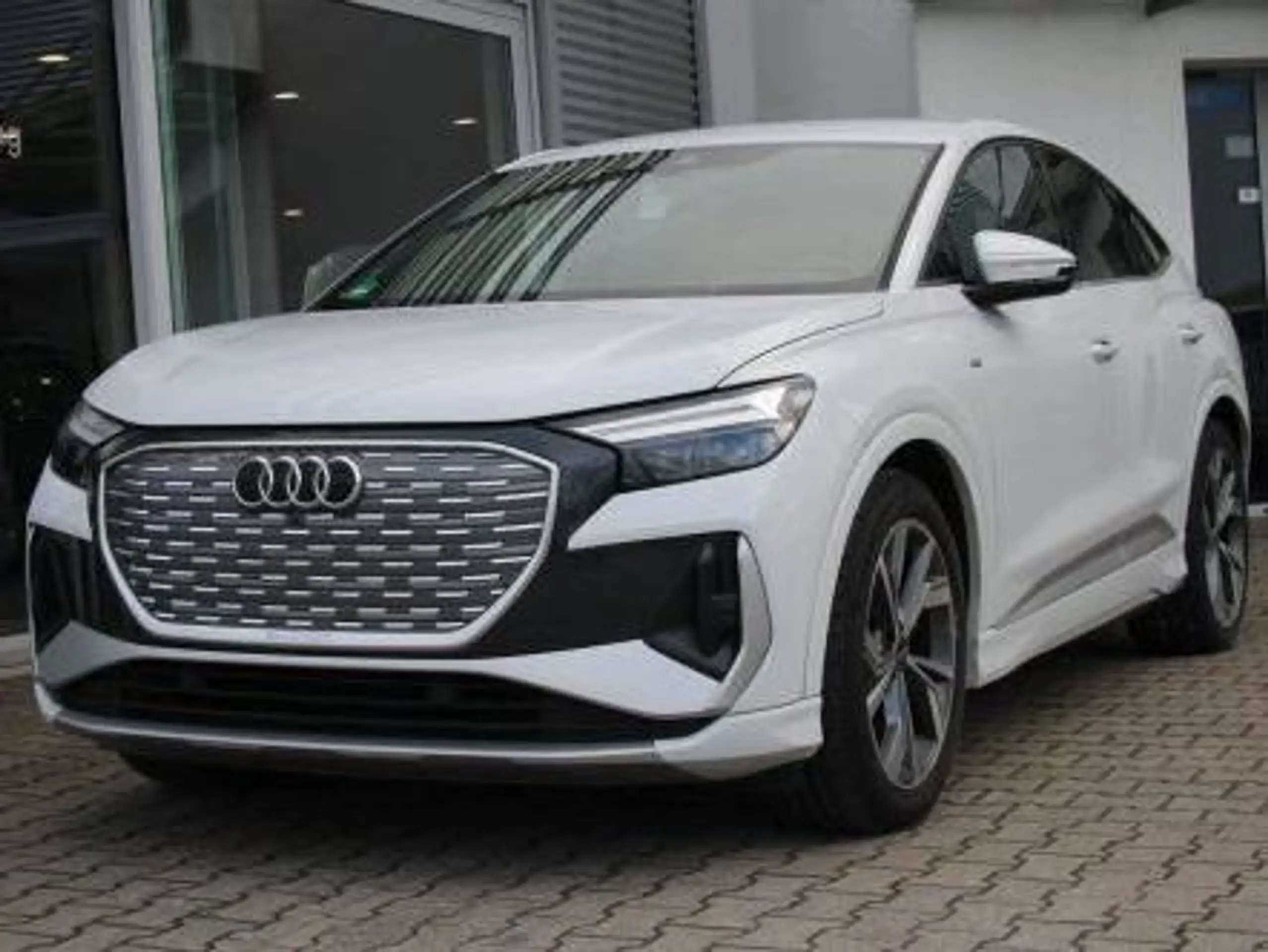 Audi - Q4 e-tron