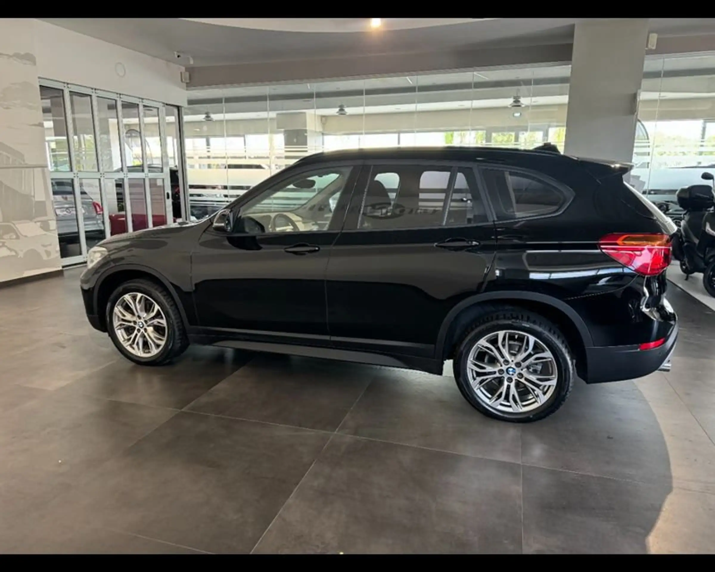 BMW - X1