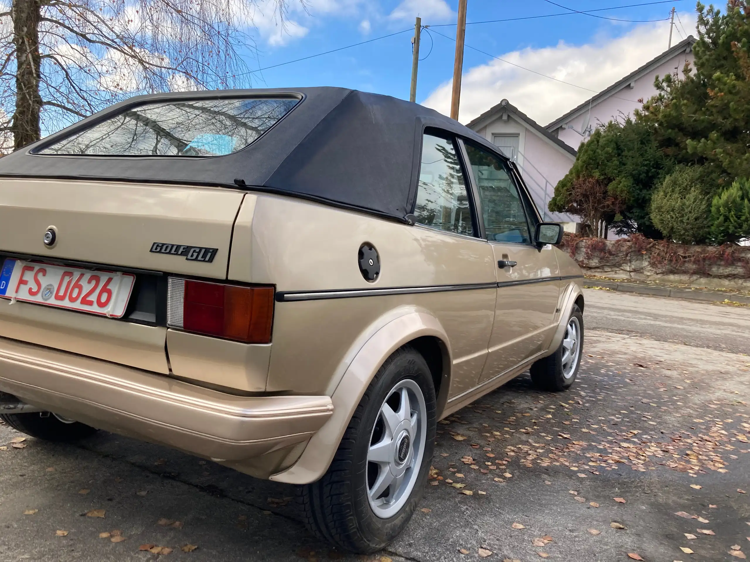 Volkswagen - Golf Cabriolet