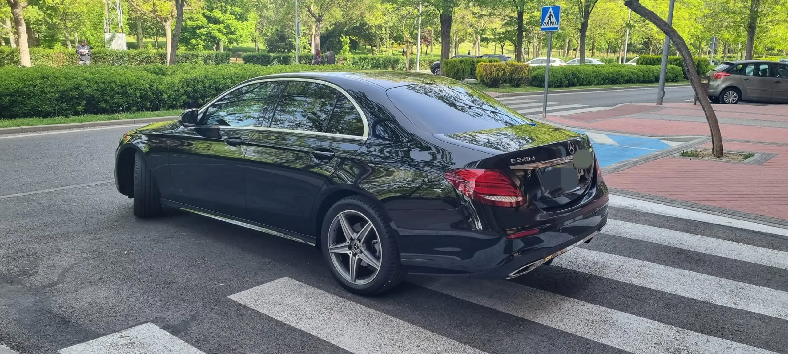 Mercedes-Benz - E 220