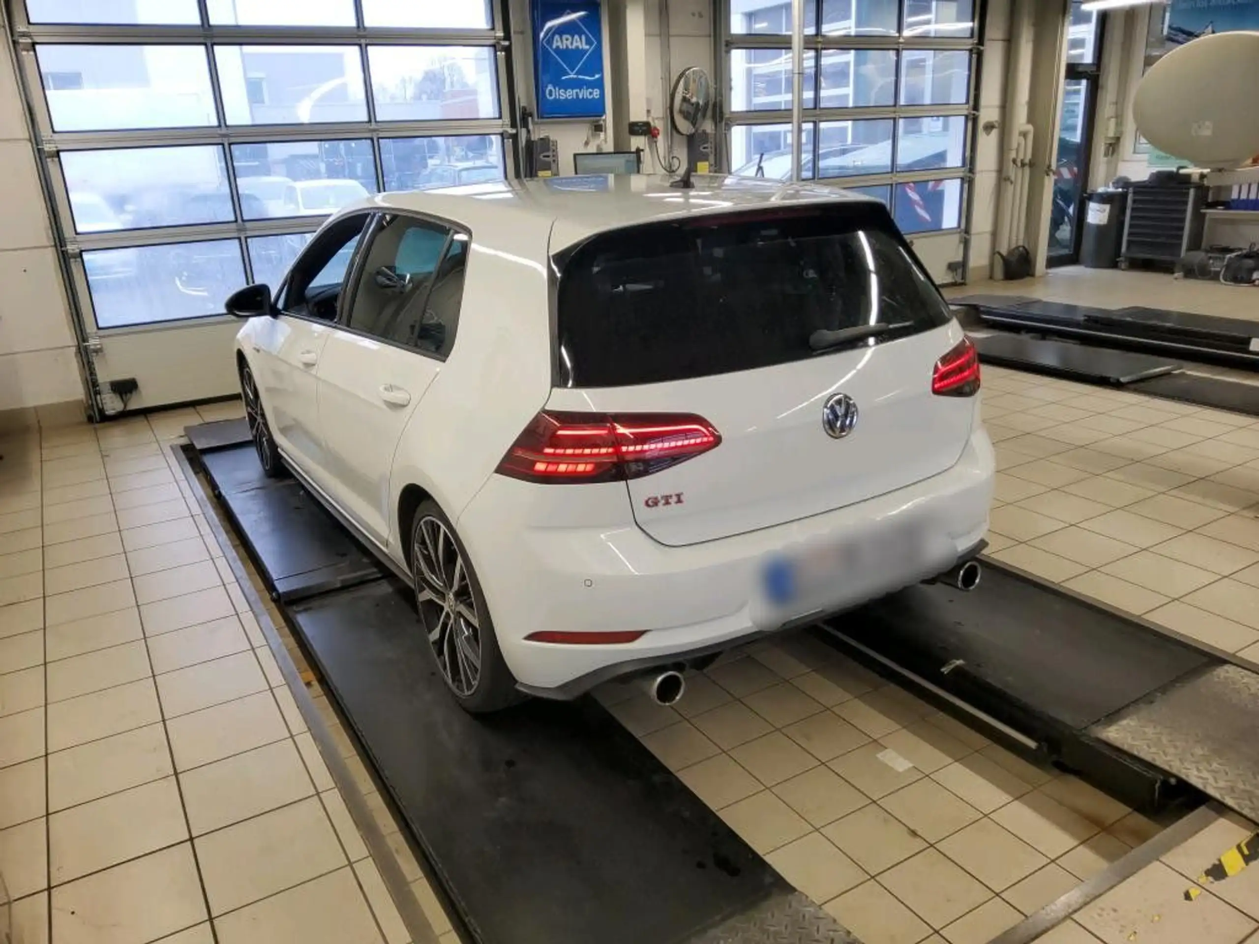 Volkswagen - Golf