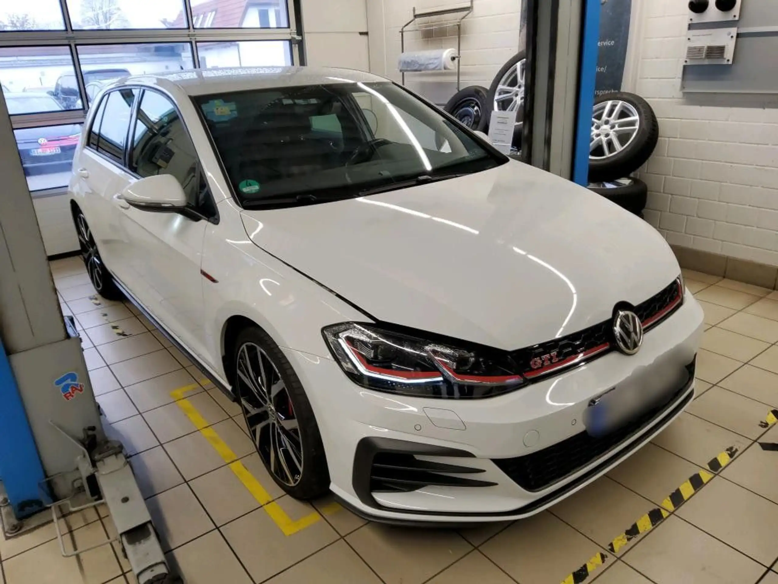 Volkswagen - Golf