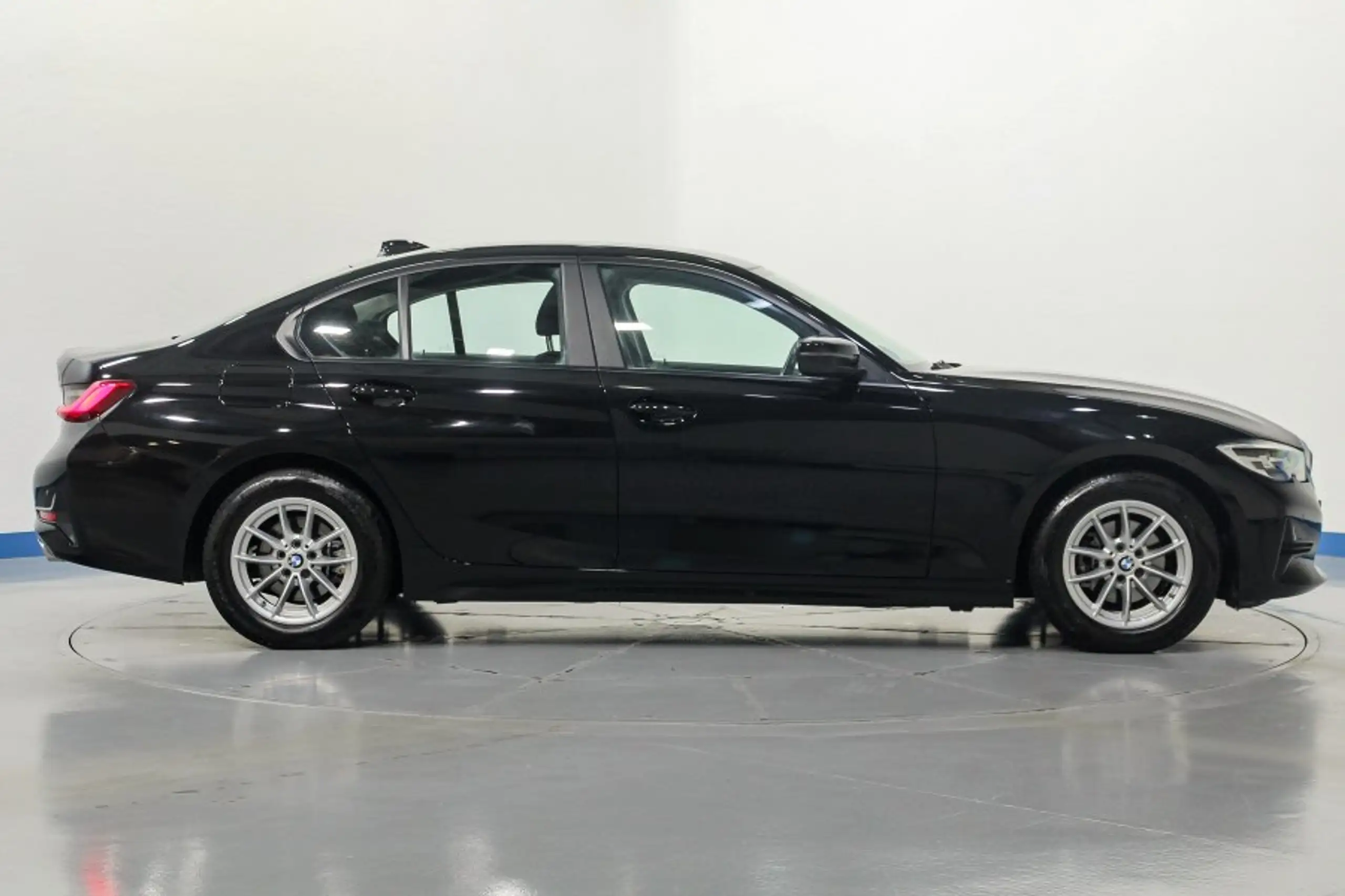 BMW - 318