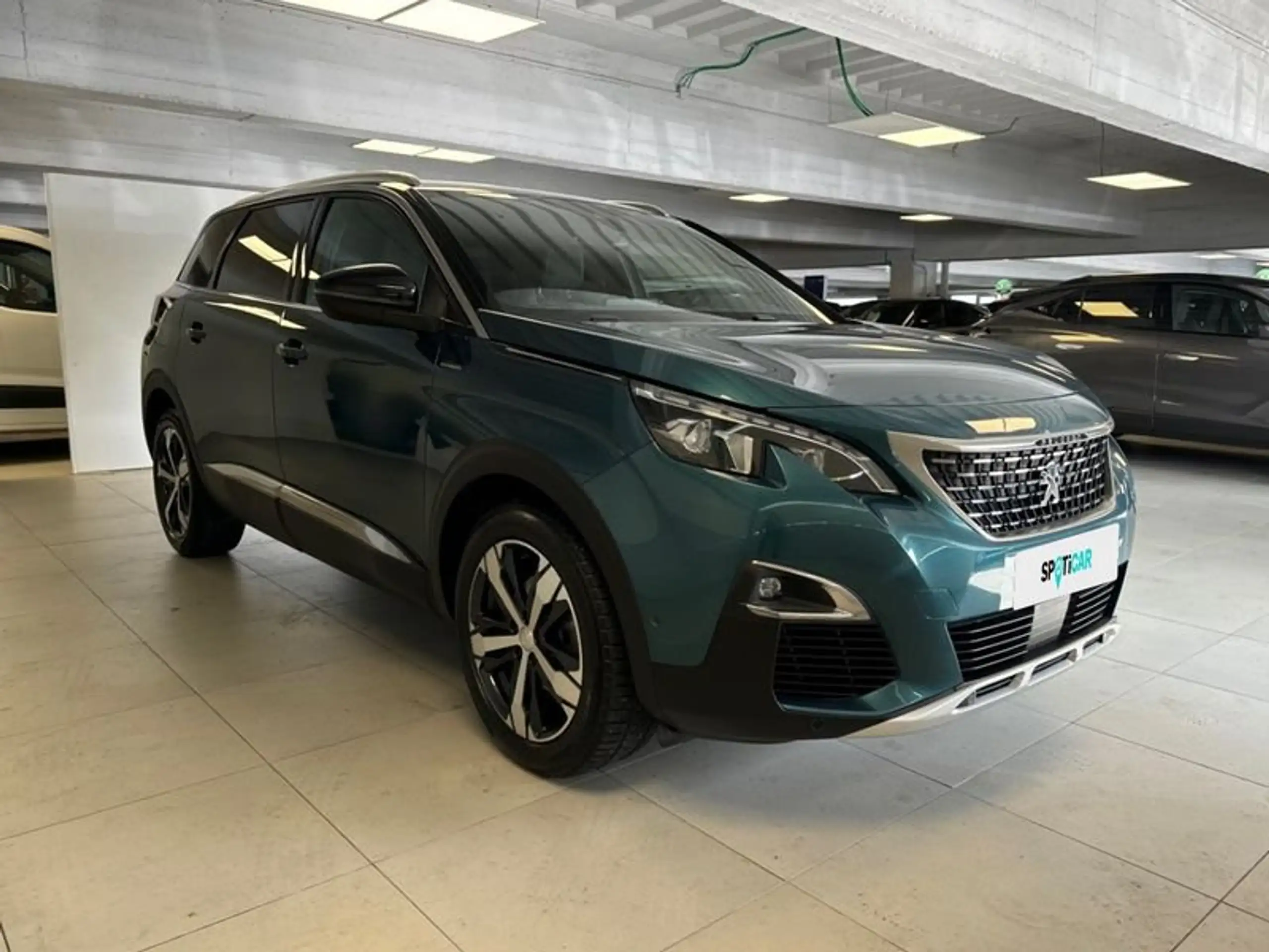 Peugeot - 5008