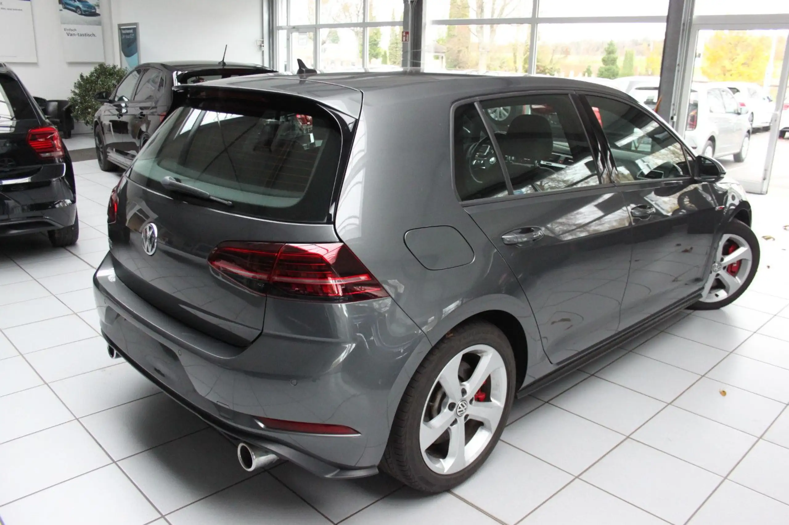 Volkswagen - Golf