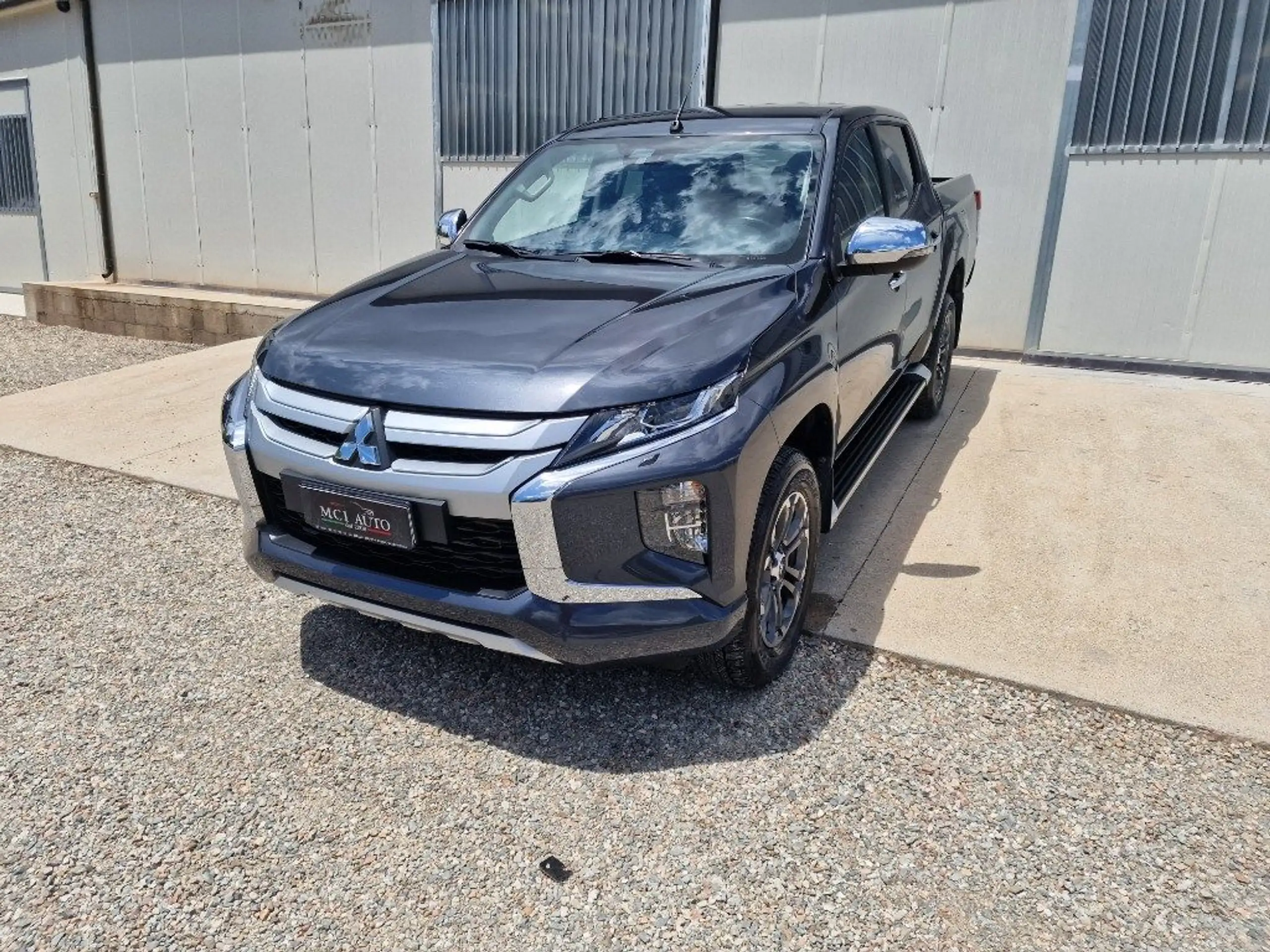 Mitsubishi - L200