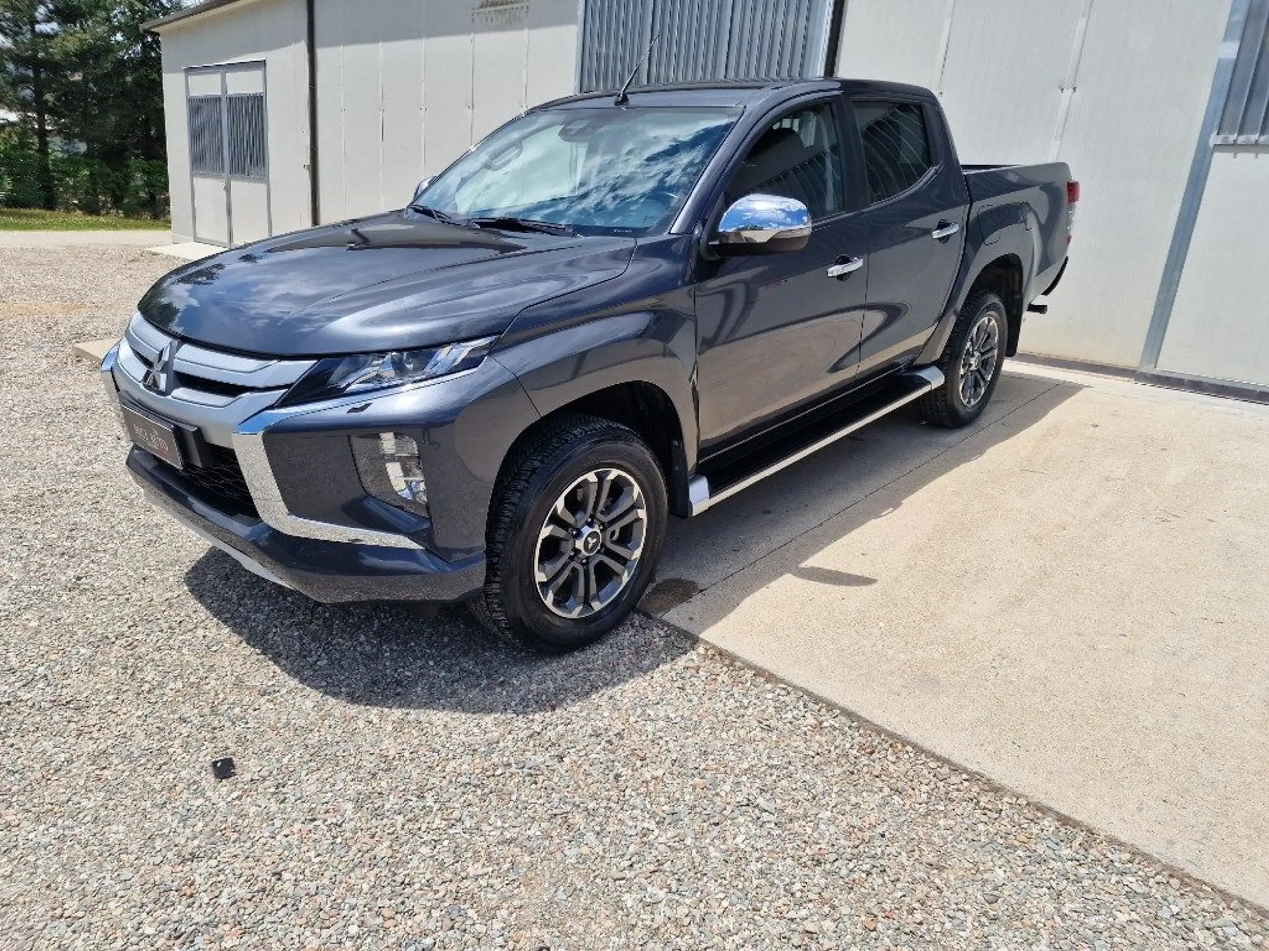 Mitsubishi - L200