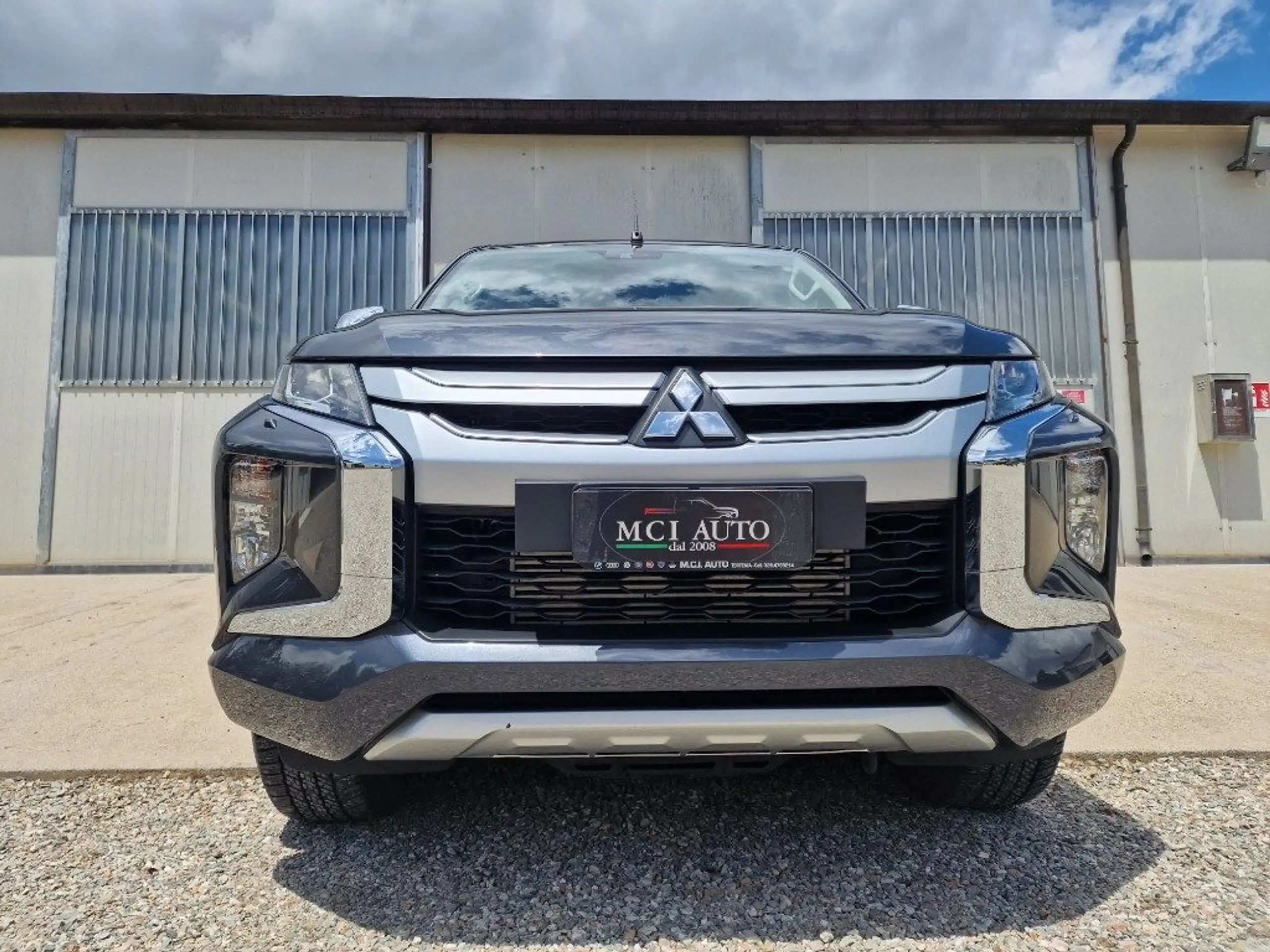 Mitsubishi - L200