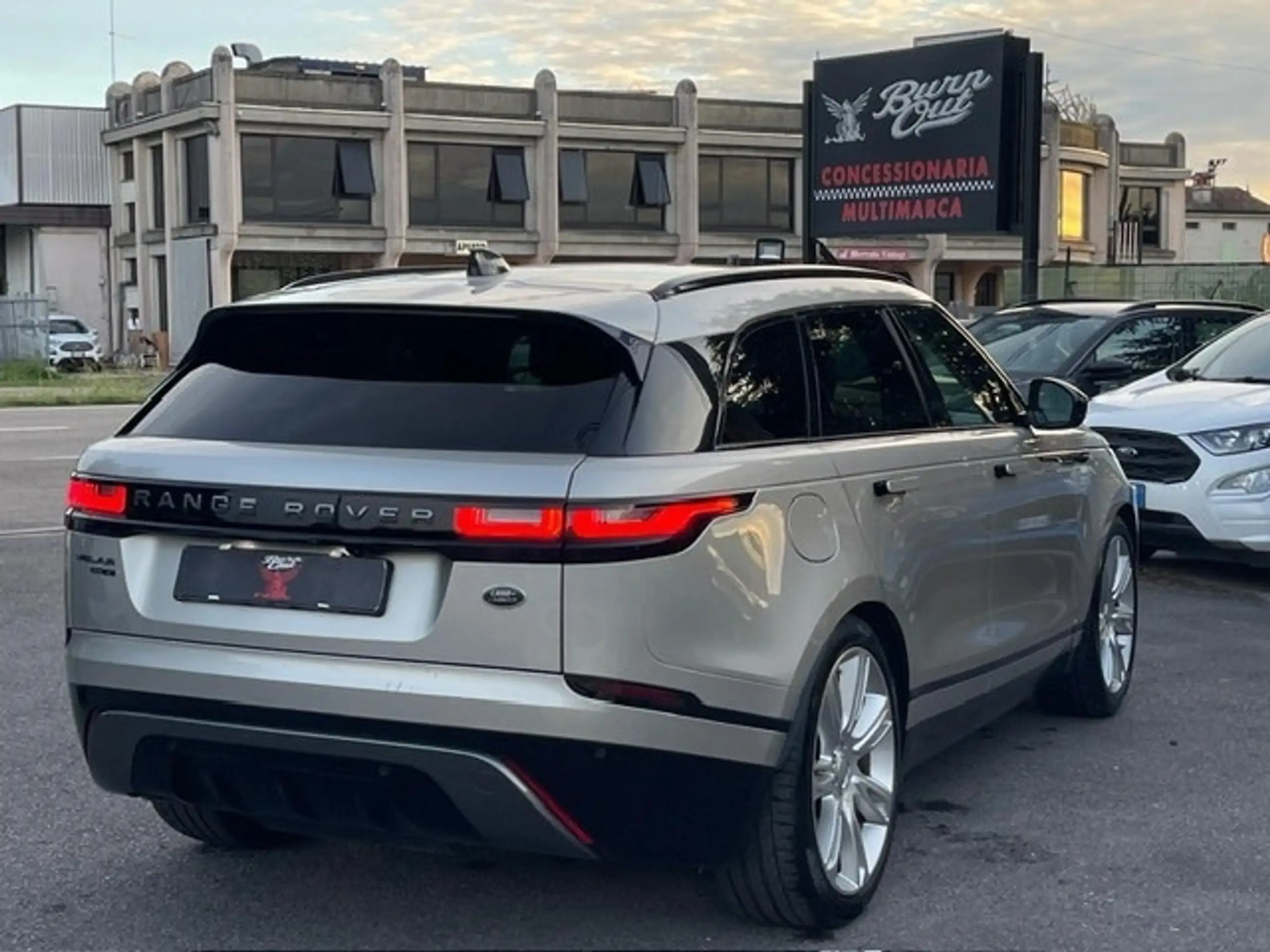 Land Rover - Range Rover Velar