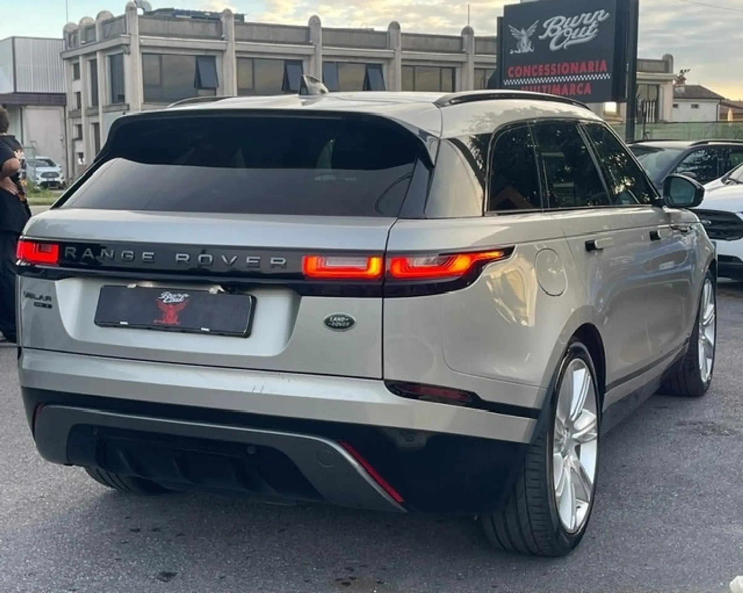 Land Rover - Range Rover Velar