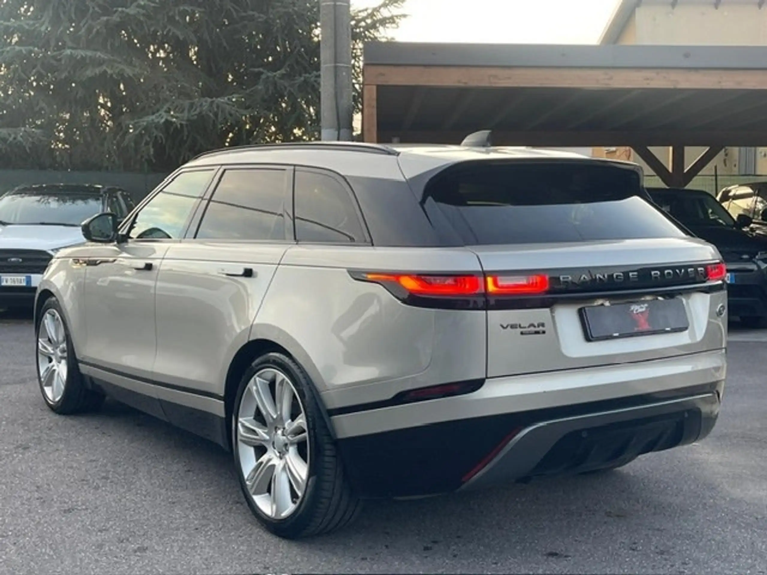 Land Rover - Range Rover Velar