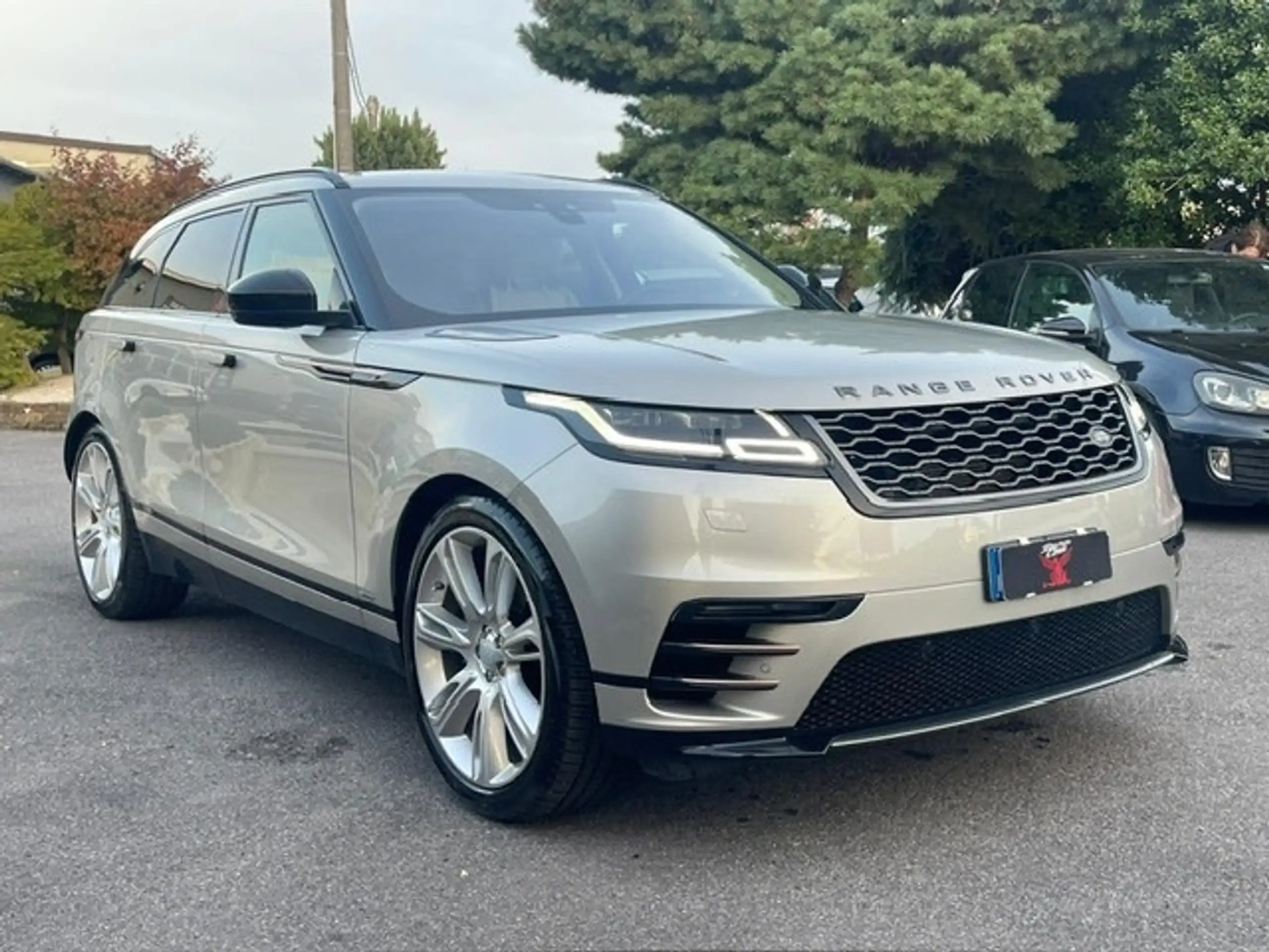 Land Rover - Range Rover Velar