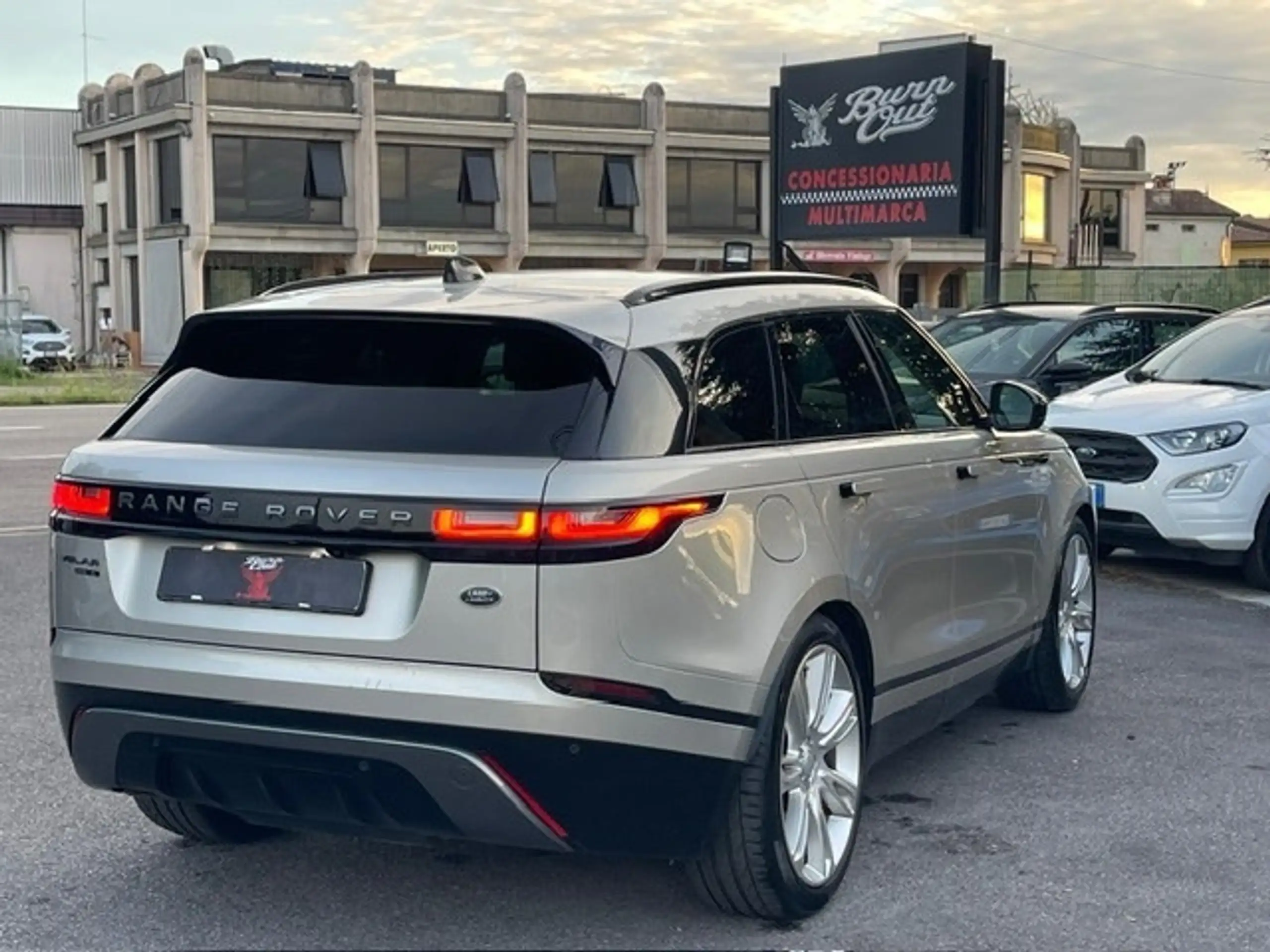 Land Rover - Range Rover Velar