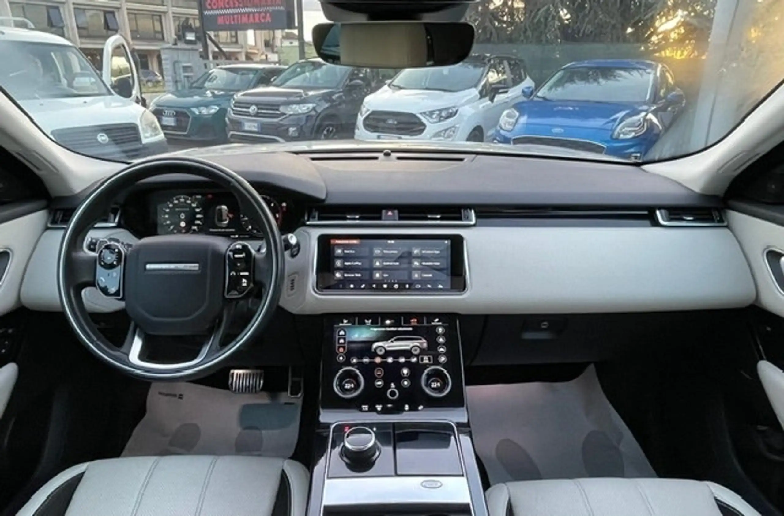 Land Rover - Range Rover Velar