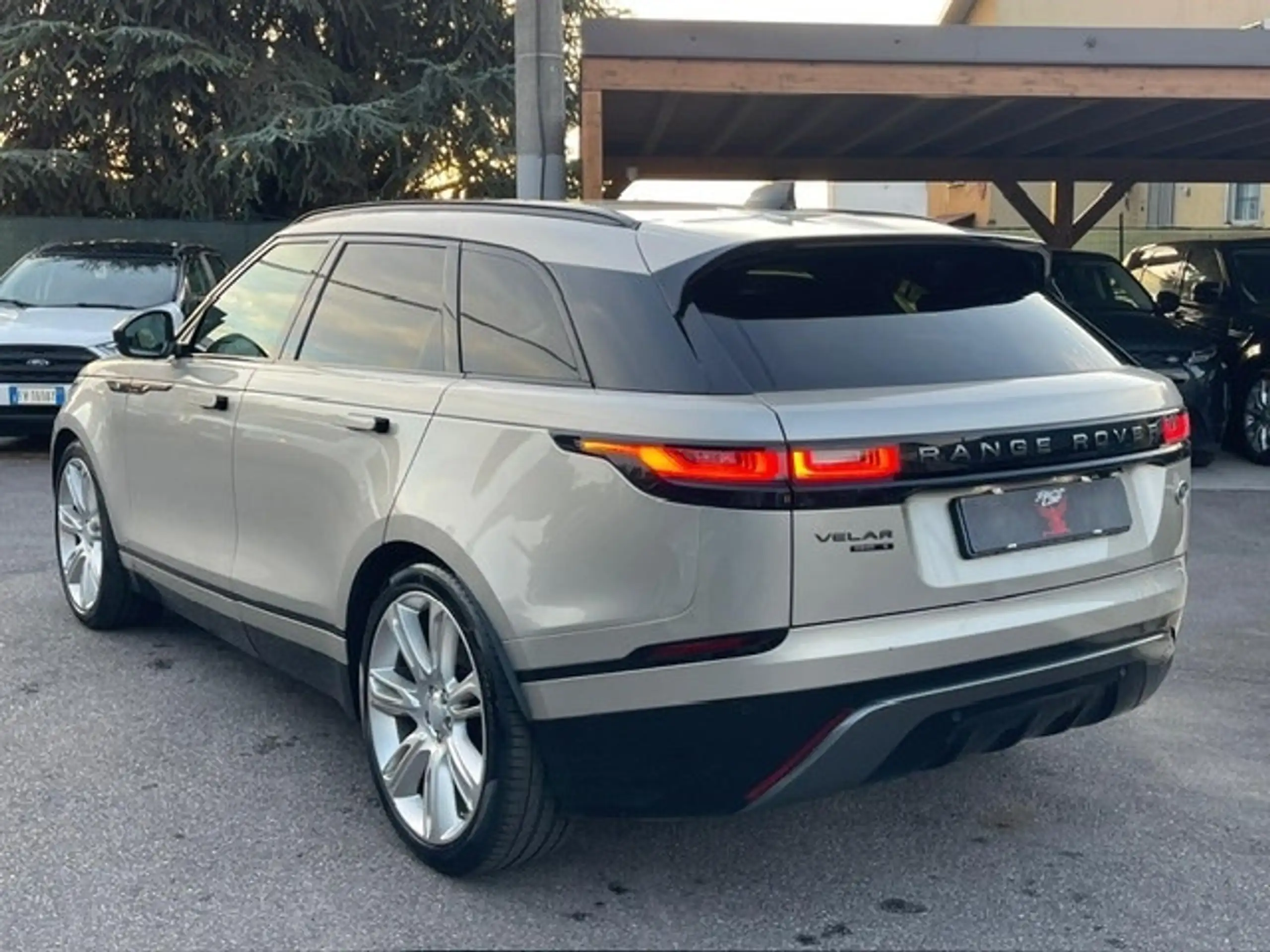 Land Rover - Range Rover Velar