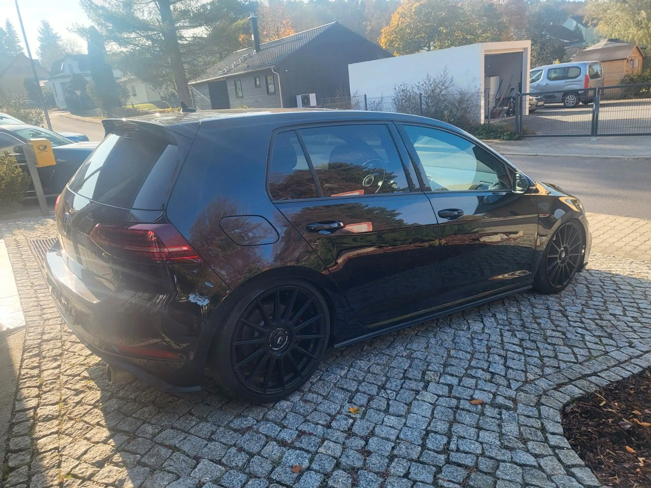 Volkswagen - Golf