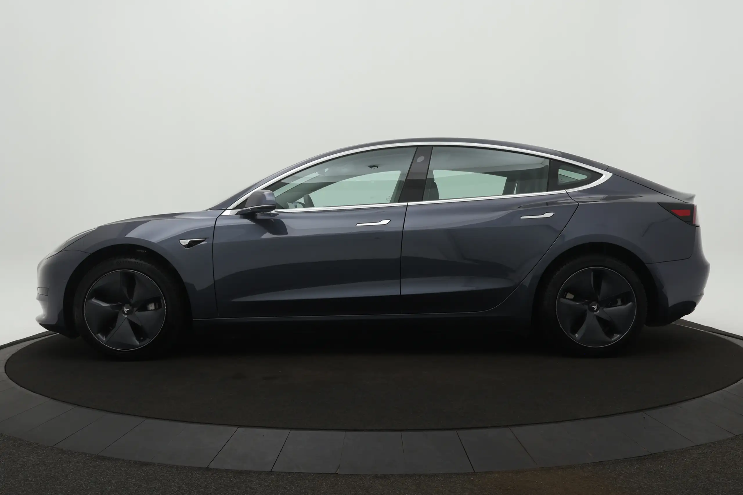 Tesla - Model 3