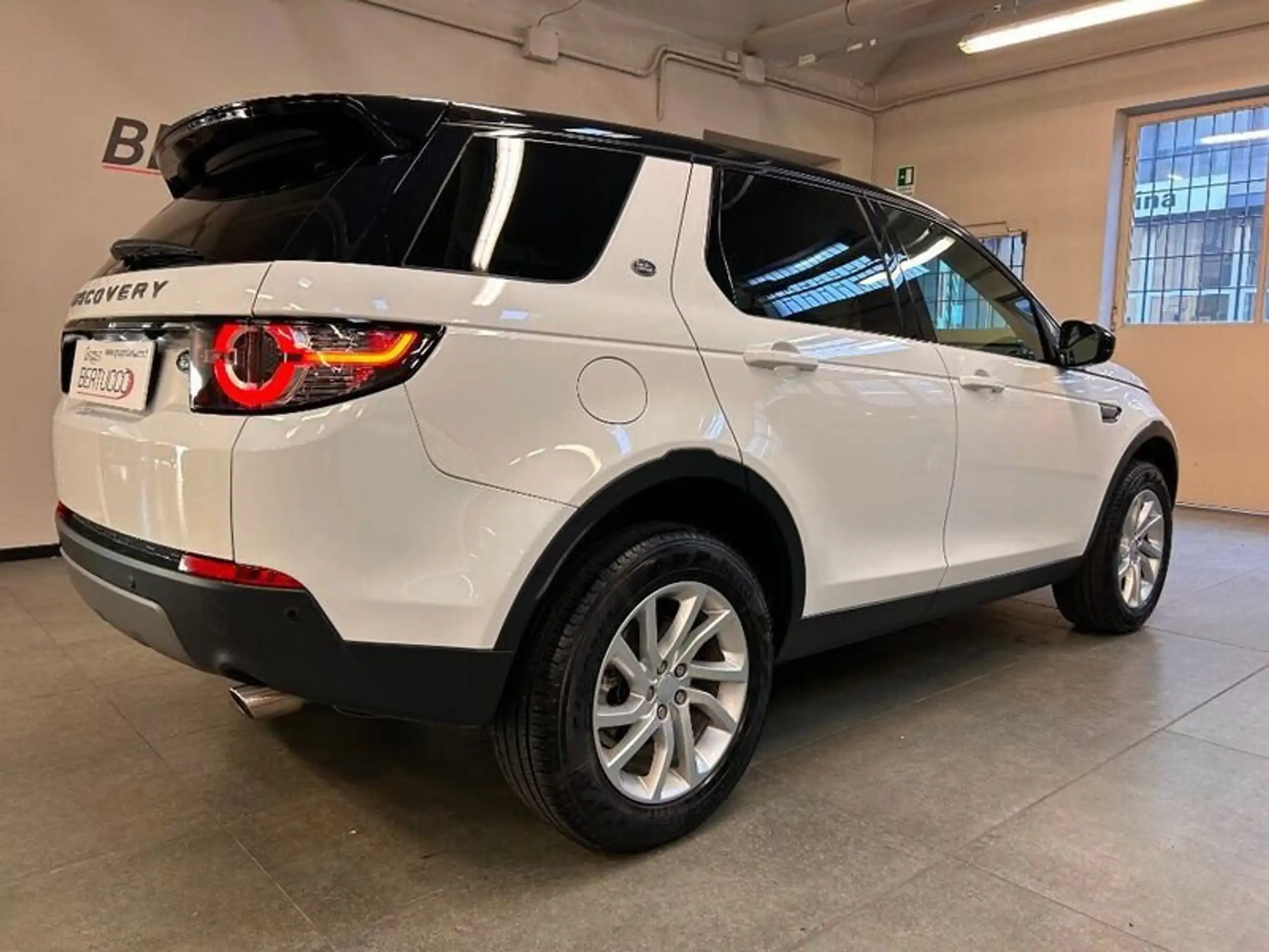 Land Rover - Discovery Sport