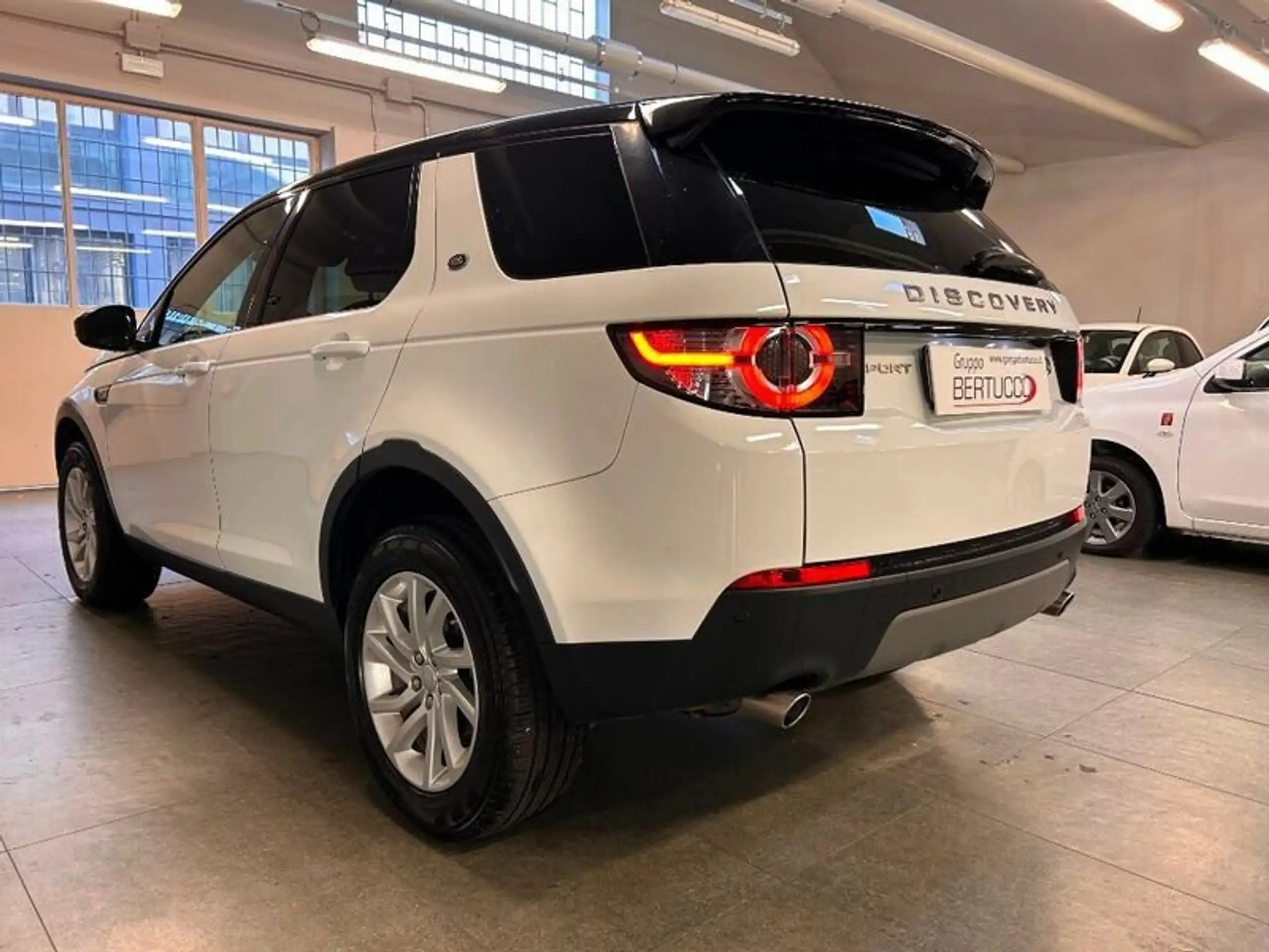 Land Rover - Discovery Sport