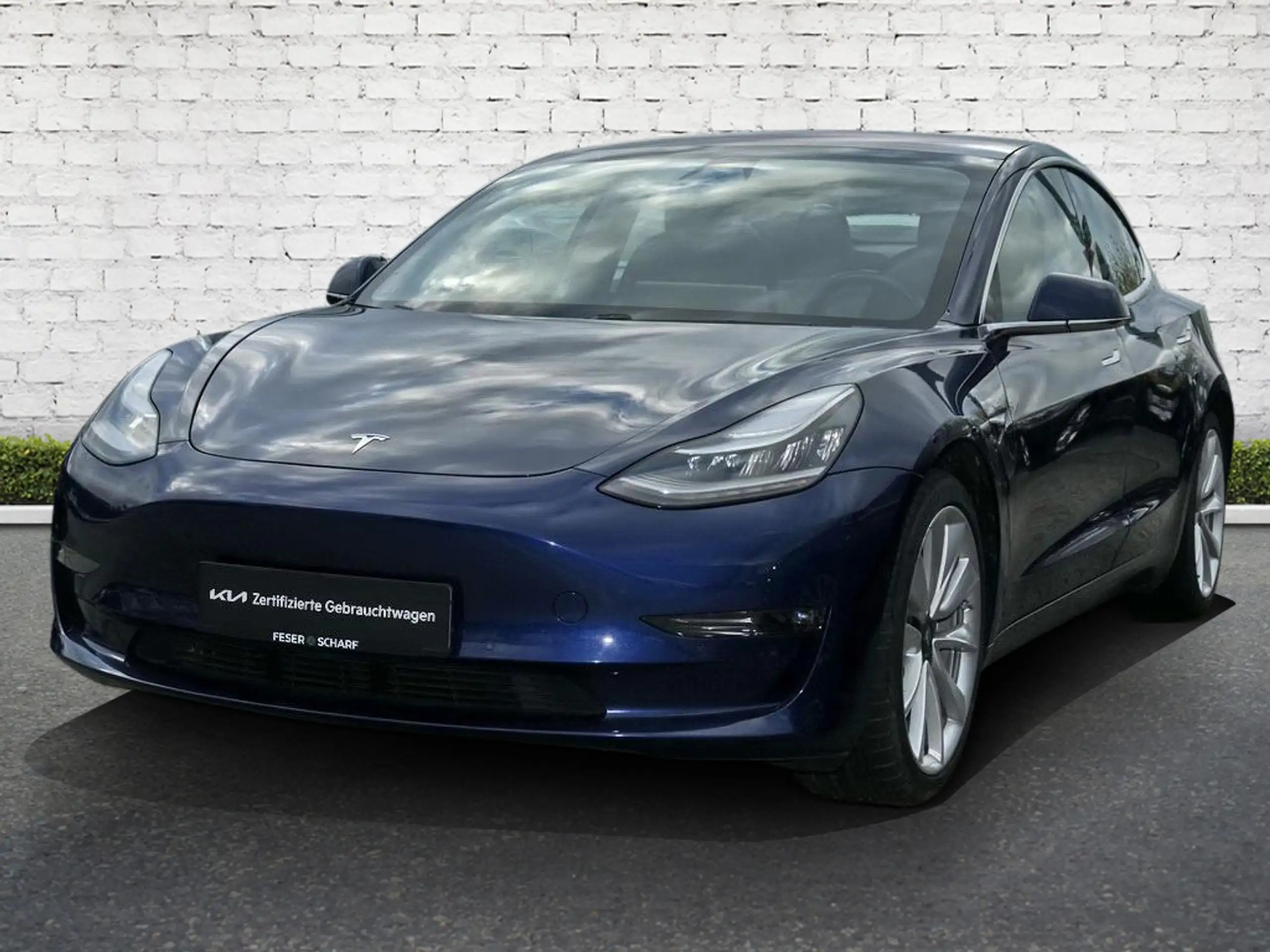 Tesla - Model 3