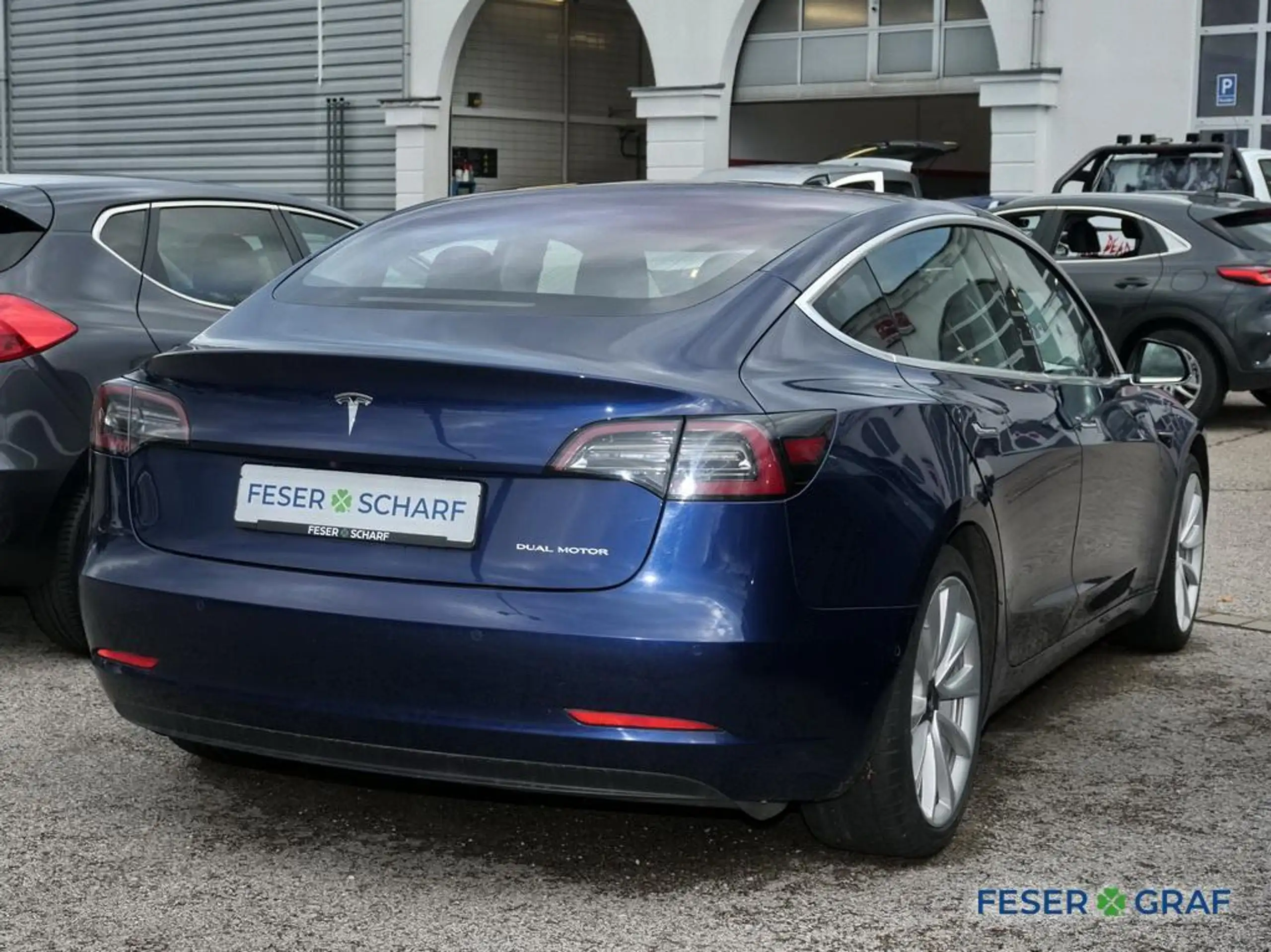 Tesla - Model 3