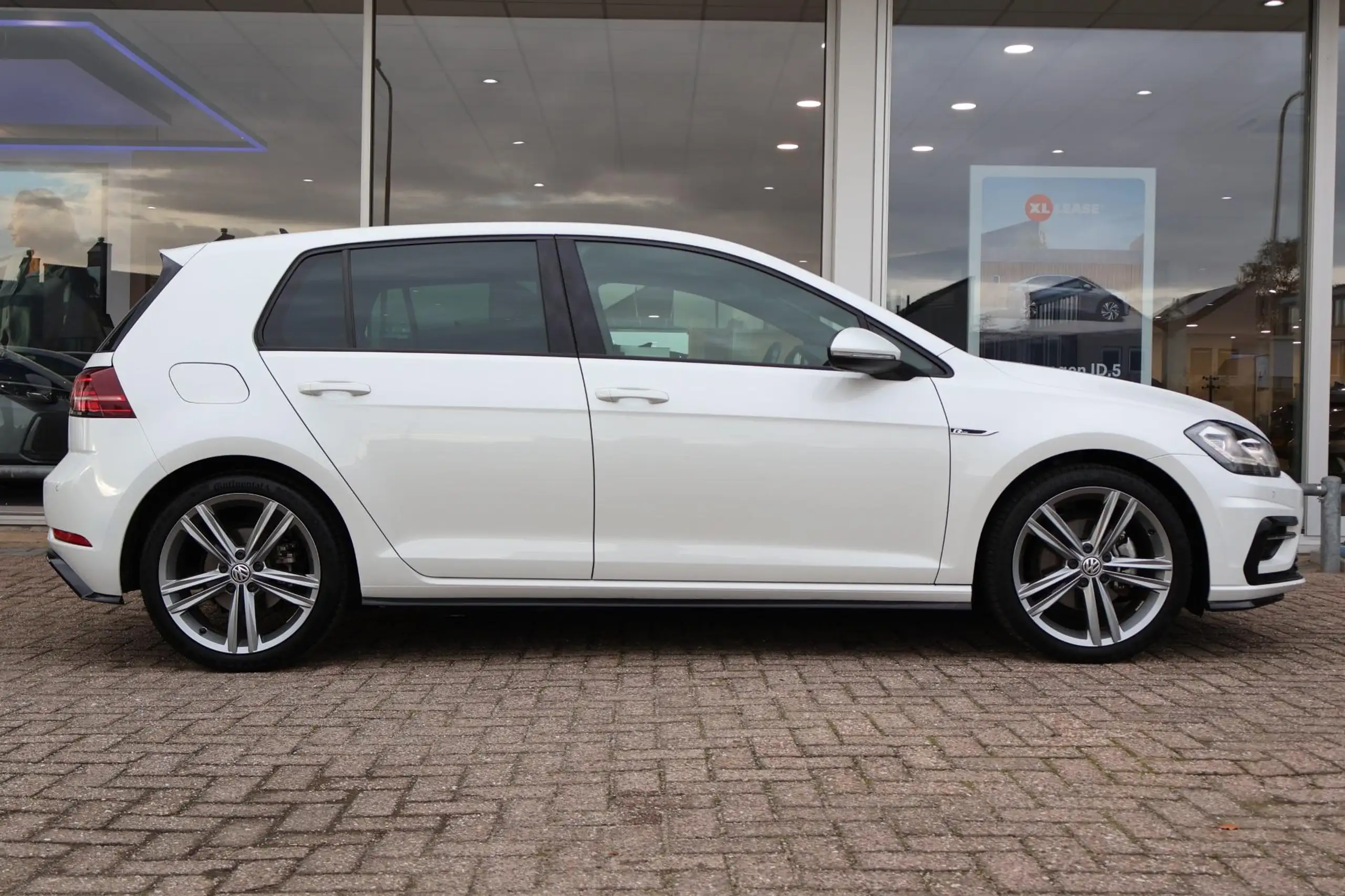 Volkswagen - Golf