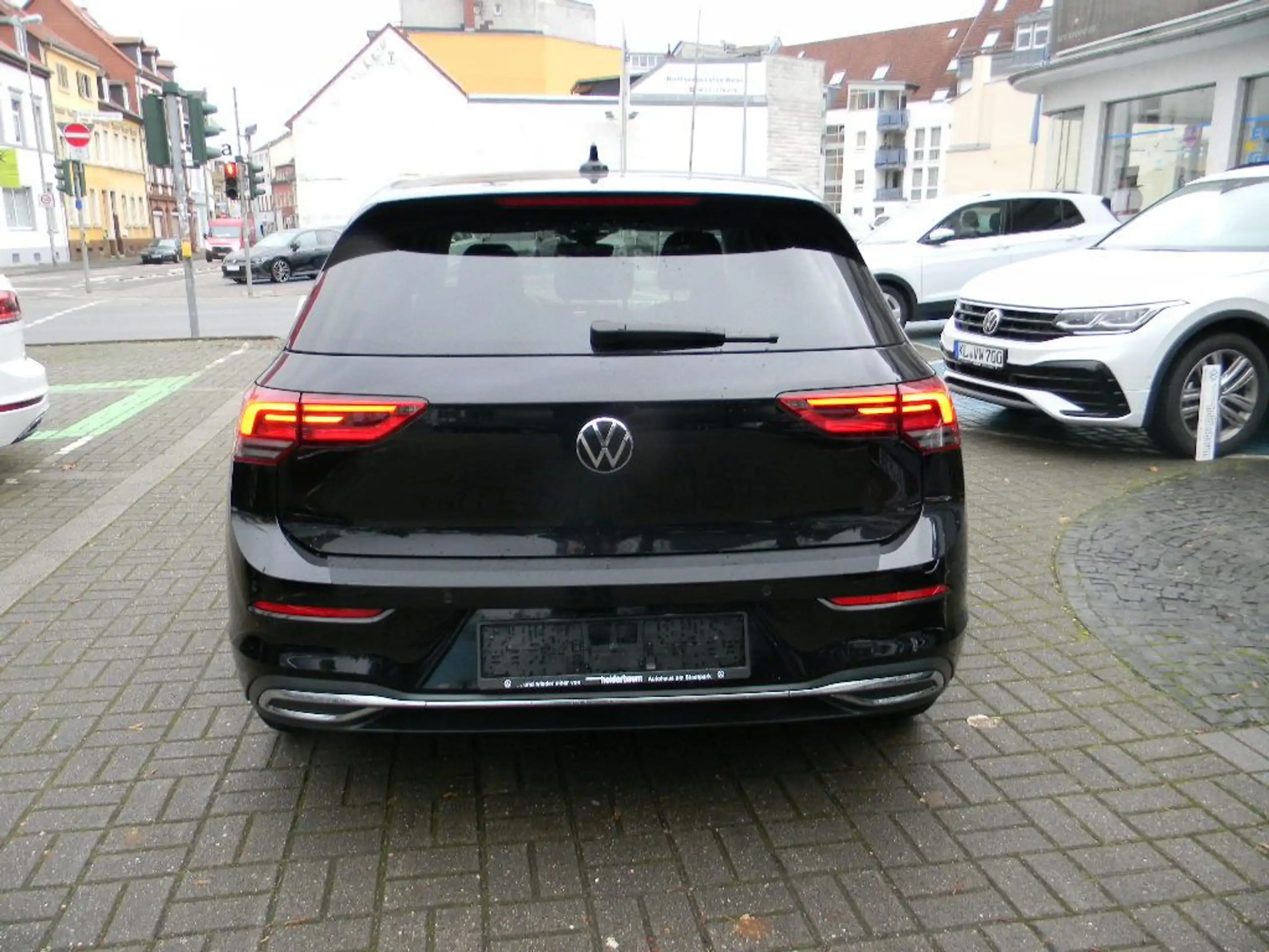 Volkswagen - Golf