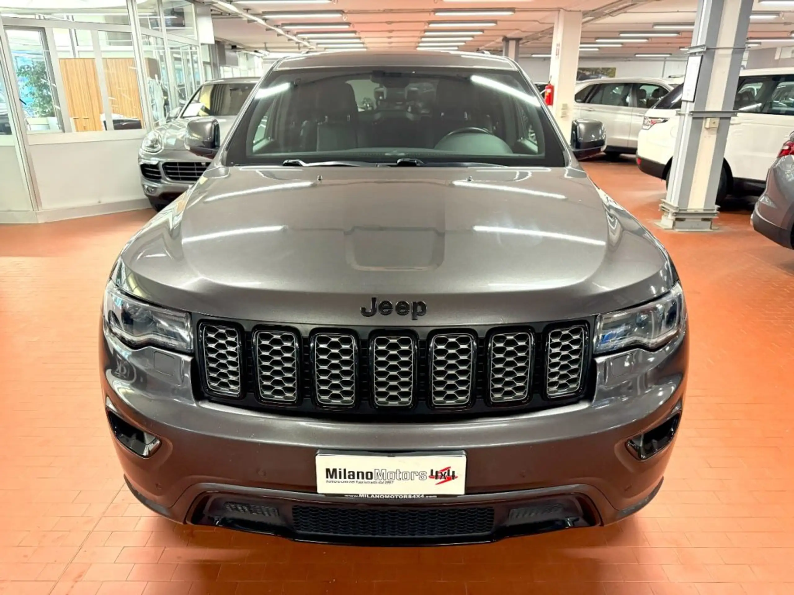 Jeep - Grand Cherokee