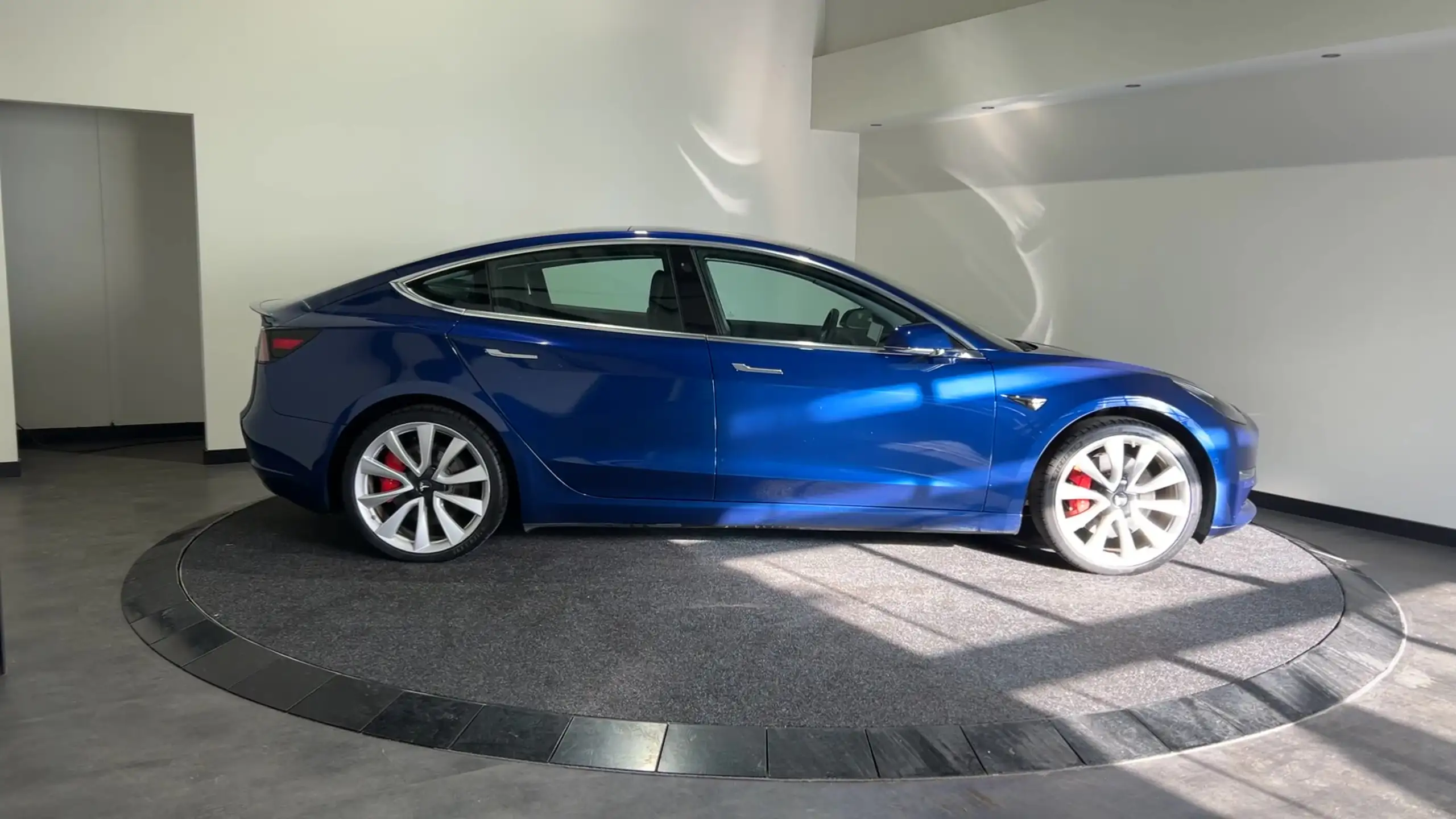 Tesla - Model 3