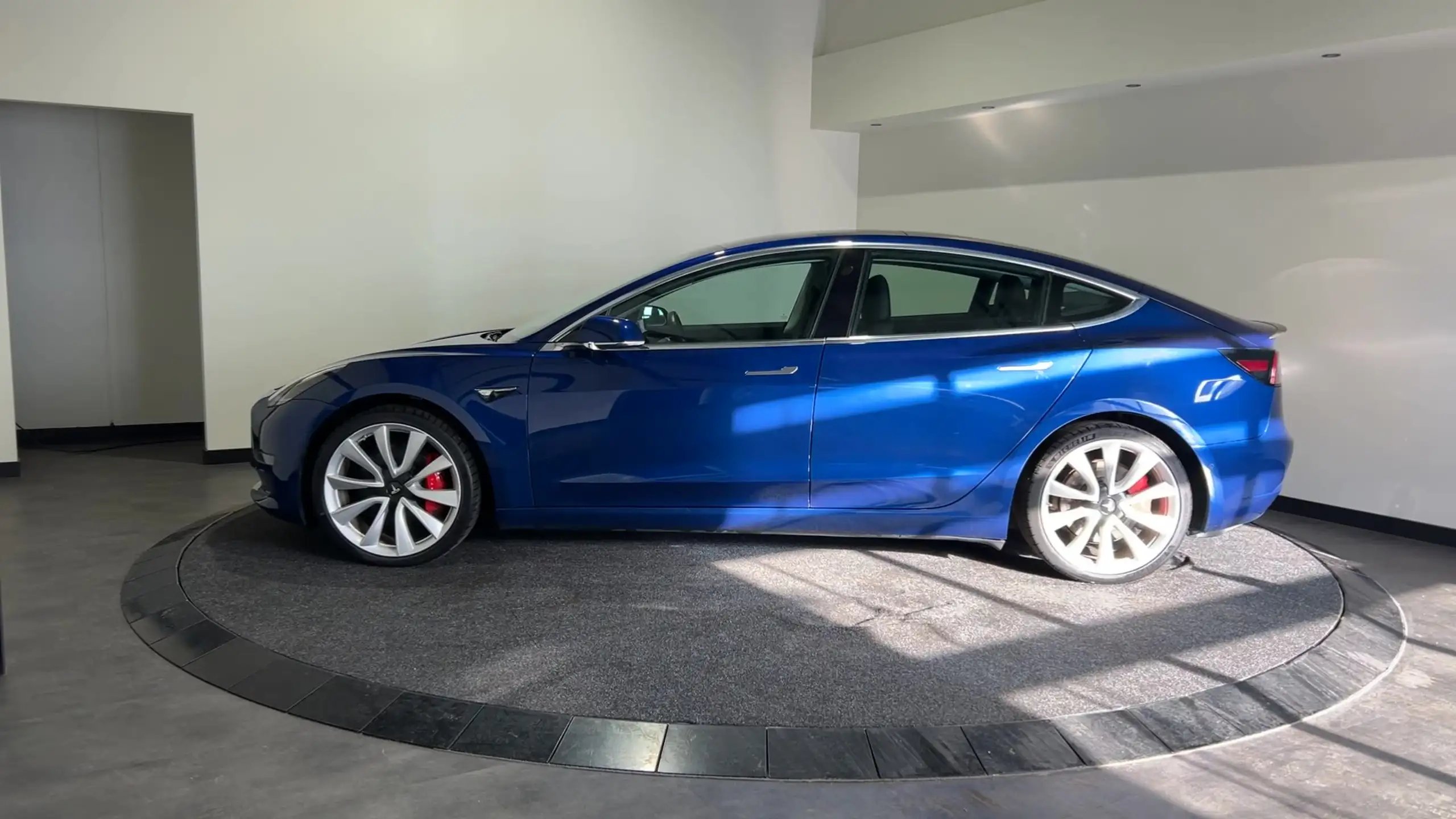 Tesla - Model 3