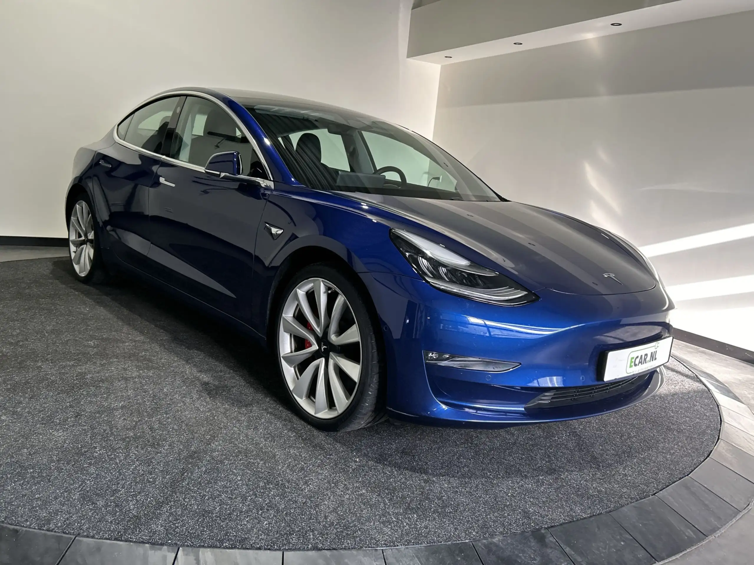 Tesla - Model 3