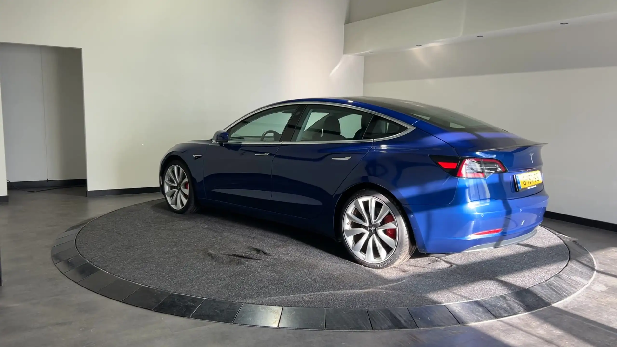 Tesla - Model 3