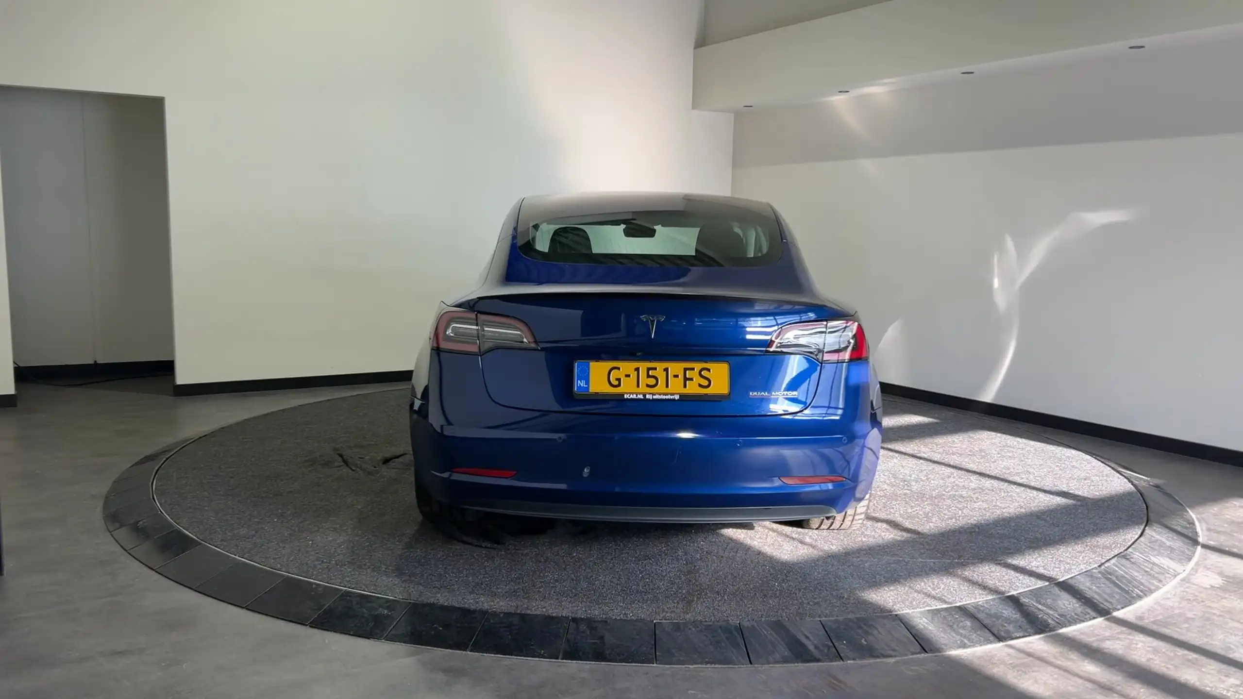 Tesla - Model 3