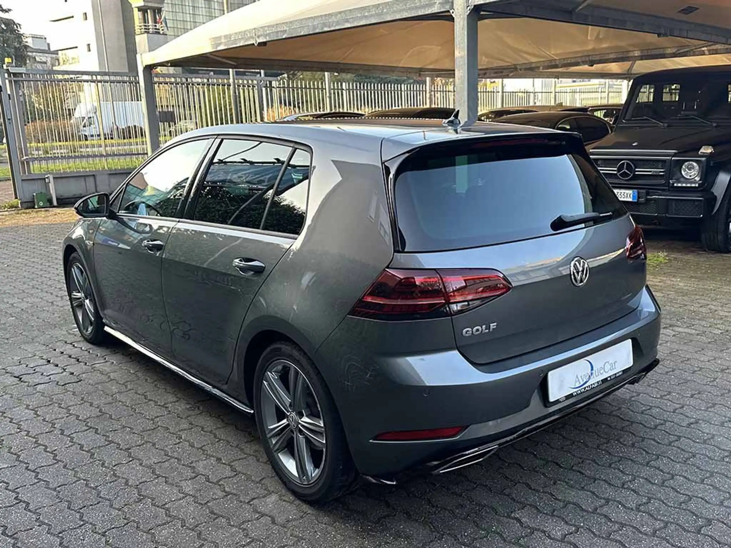 Volkswagen - Golf