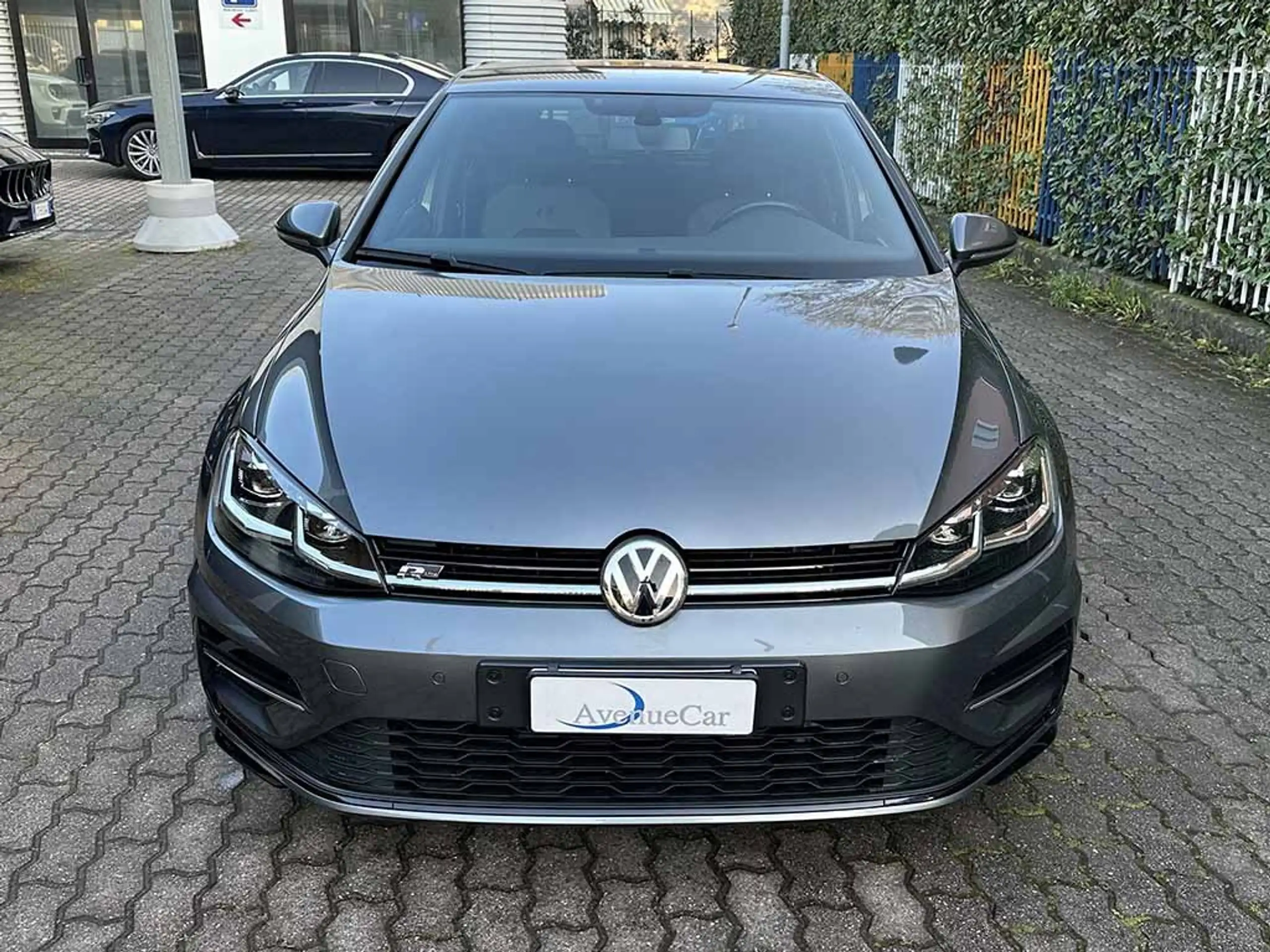 Volkswagen - Golf